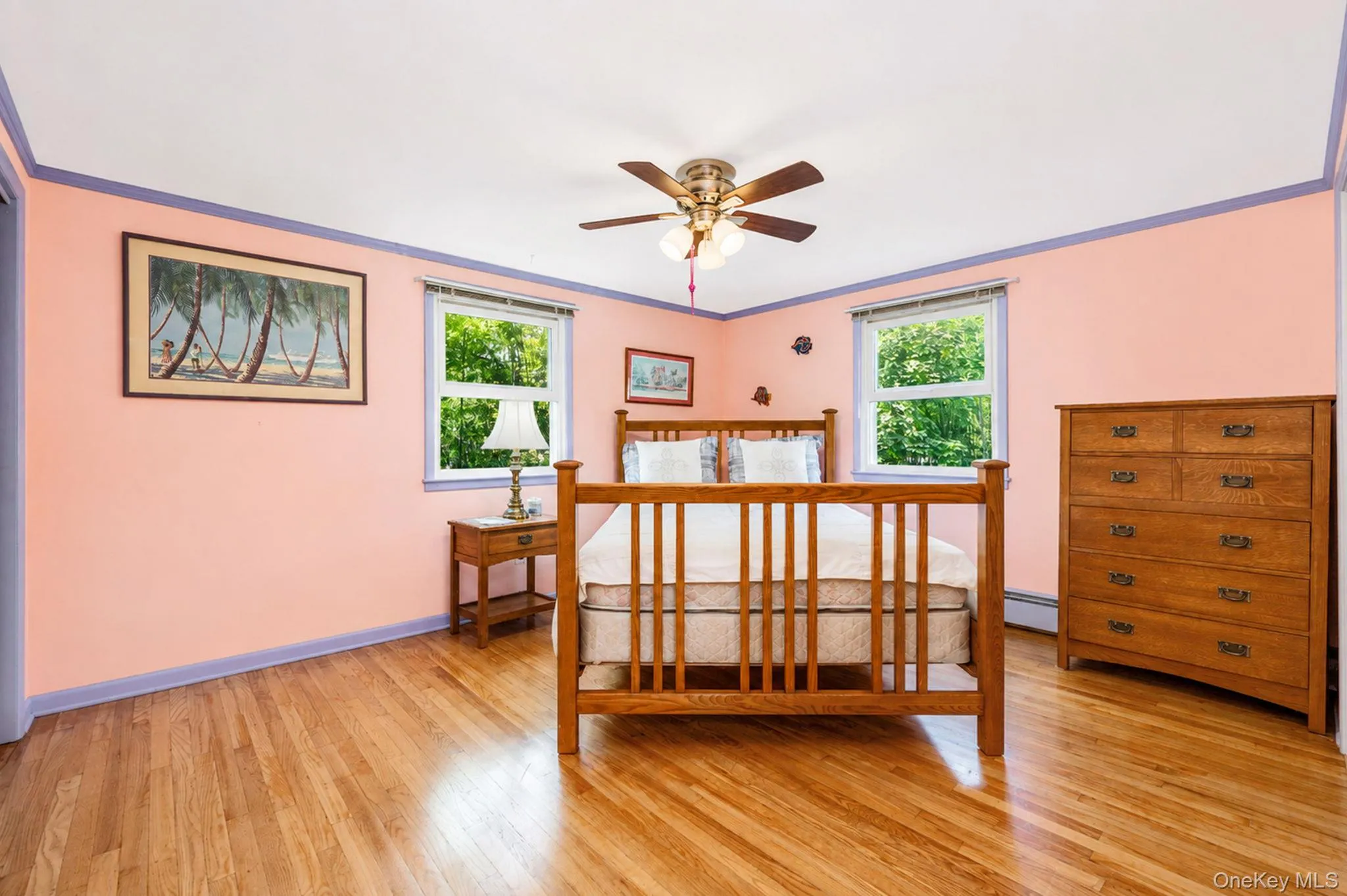 Junior Primary BR (BR 3) with HW Floors, En-Suite Bath Junior Primary BR (BR 3) with HW Floors, En-Suite Bath
