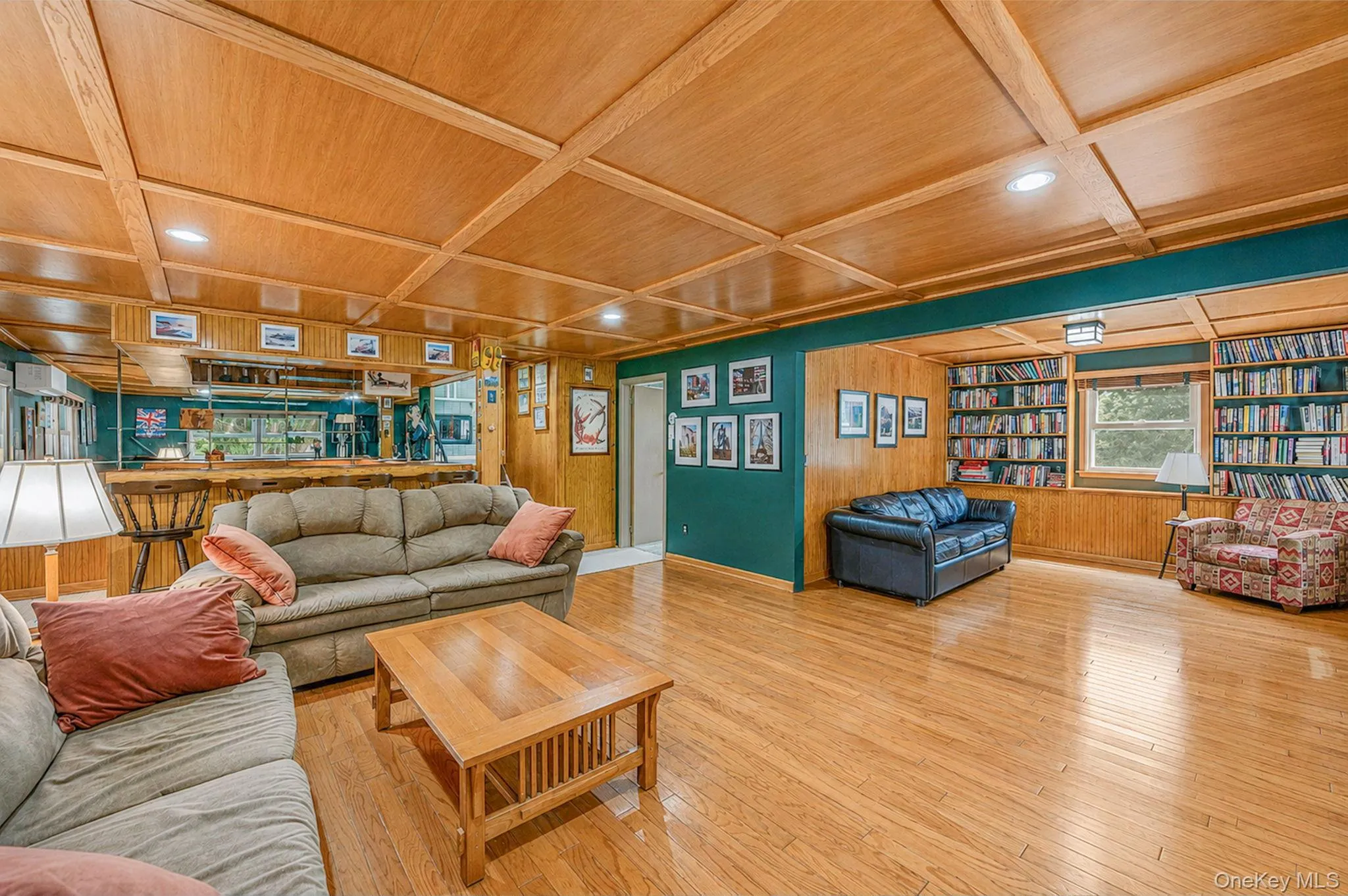 Beautiful Den with HW Floors, Radiant Heat, Built in Bar Beautiful Den with HW Floors, Radiant Heat, Built in Bar