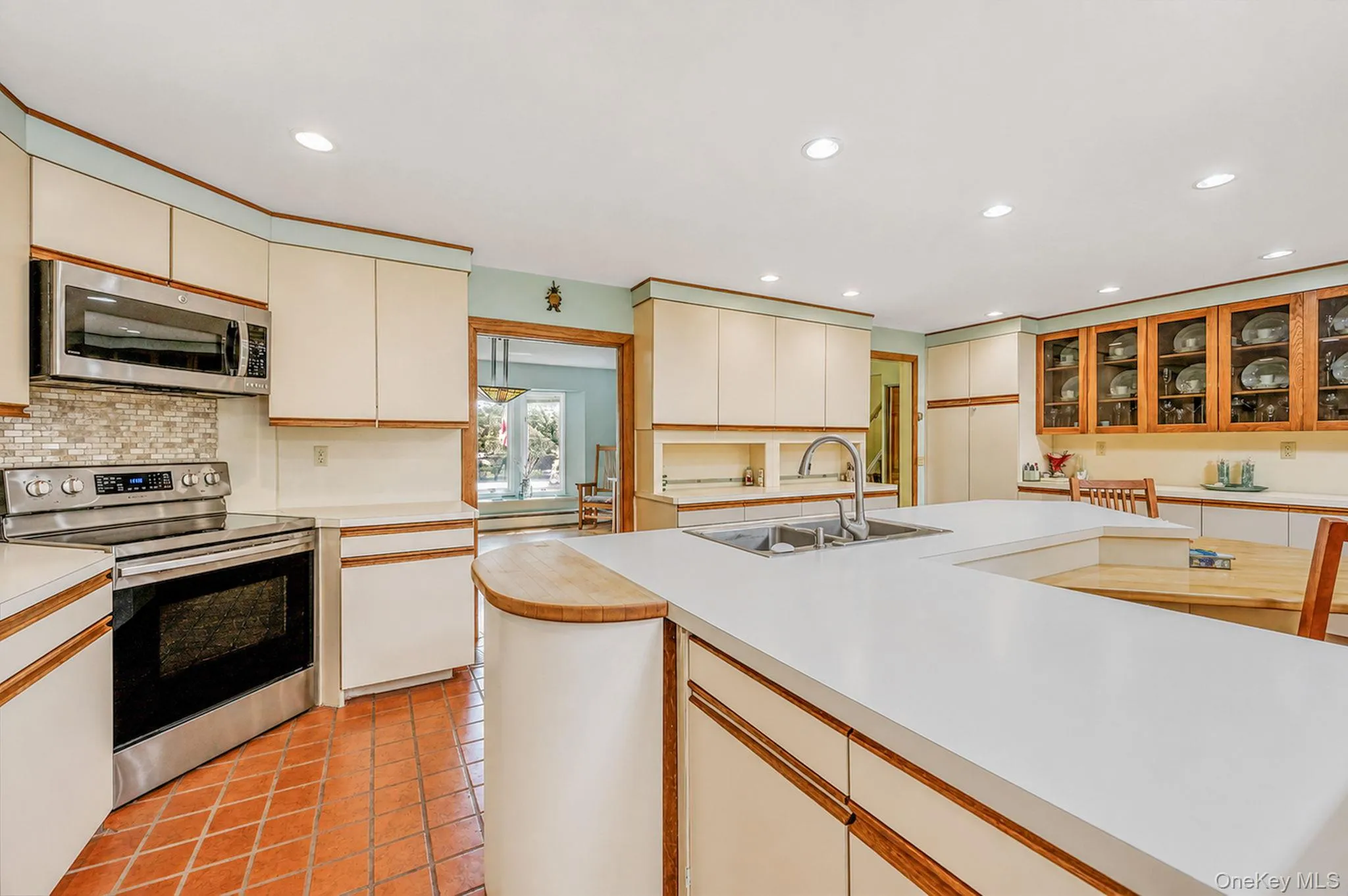Spacious EIK with Center Island, SS Appliances, Ample Cabinetry, Pantry, Open Flow to Great Room Spacious EIK with Center Island, SS Appliances, Ample Cabinetry, Pantry, Open Flow to Great Room
