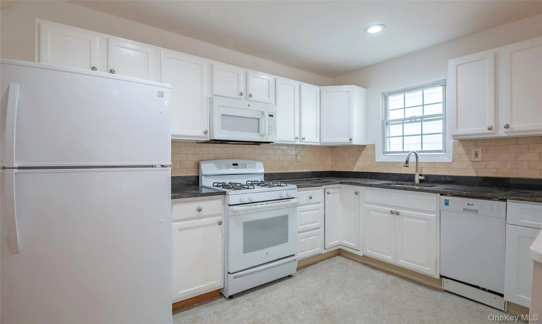 68-07 50th Avenue, New York, NY, 2 Bedrooms Bedrooms, 5 Rooms Rooms,1 BathroomBathrooms,Residential Lease,For Rent,50th,0,1032602 68-07 50th Avenue, New York, NY, 2 Bedrooms Bedrooms, 5 Rooms Rooms,1 BathroomBathrooms,Residential Lease,For Rent,50th,0,1032602