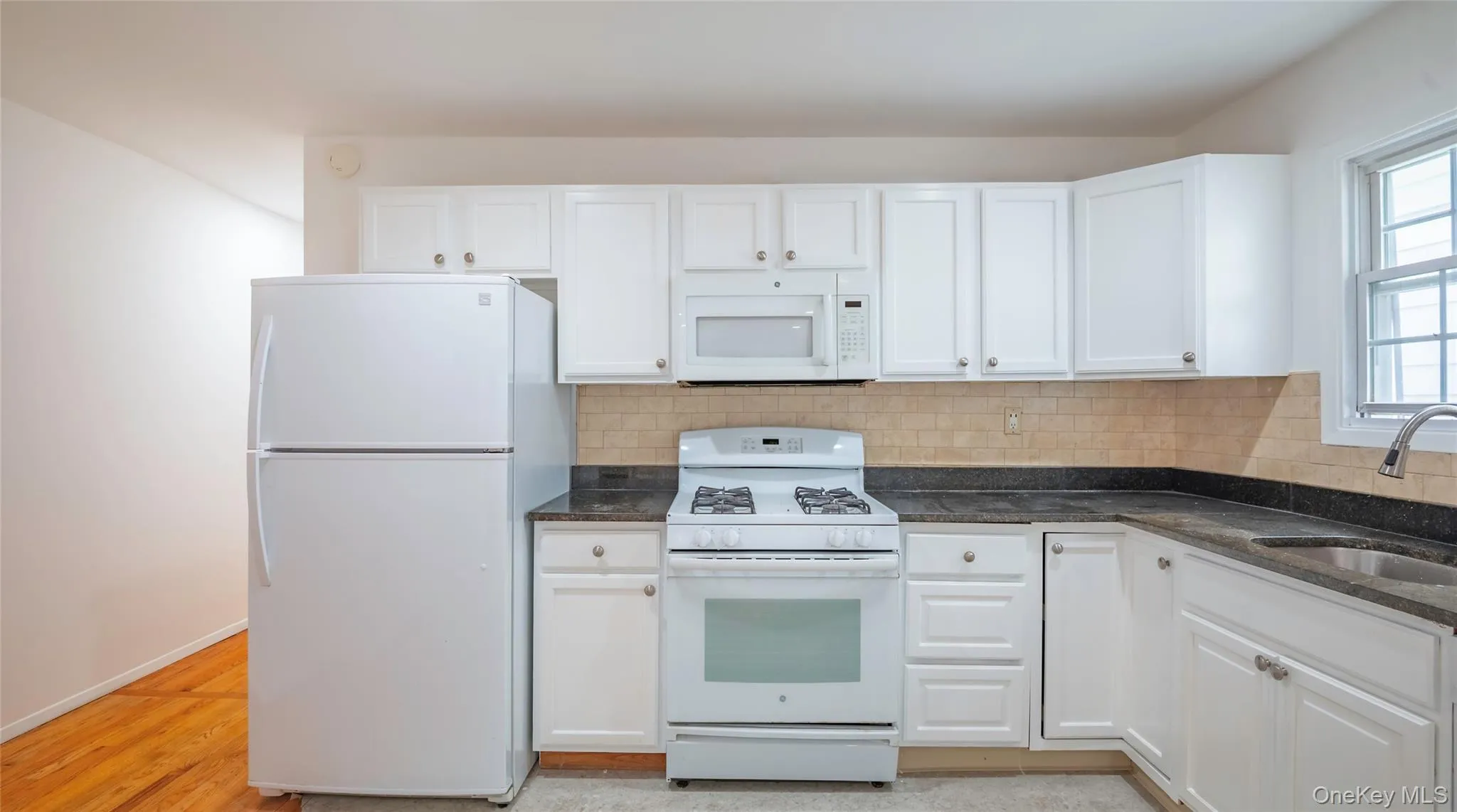 68-07 50th Avenue, New York, NY, 2 Bedrooms Bedrooms, 5 Rooms Rooms,1 BathroomBathrooms,Residential Lease,For Rent,50th,0,1032602 68-07 50th Avenue, New York, NY, 2 Bedrooms Bedrooms, 5 Rooms Rooms,1 BathroomBathrooms,Residential Lease,For Rent,50th,0,1032602