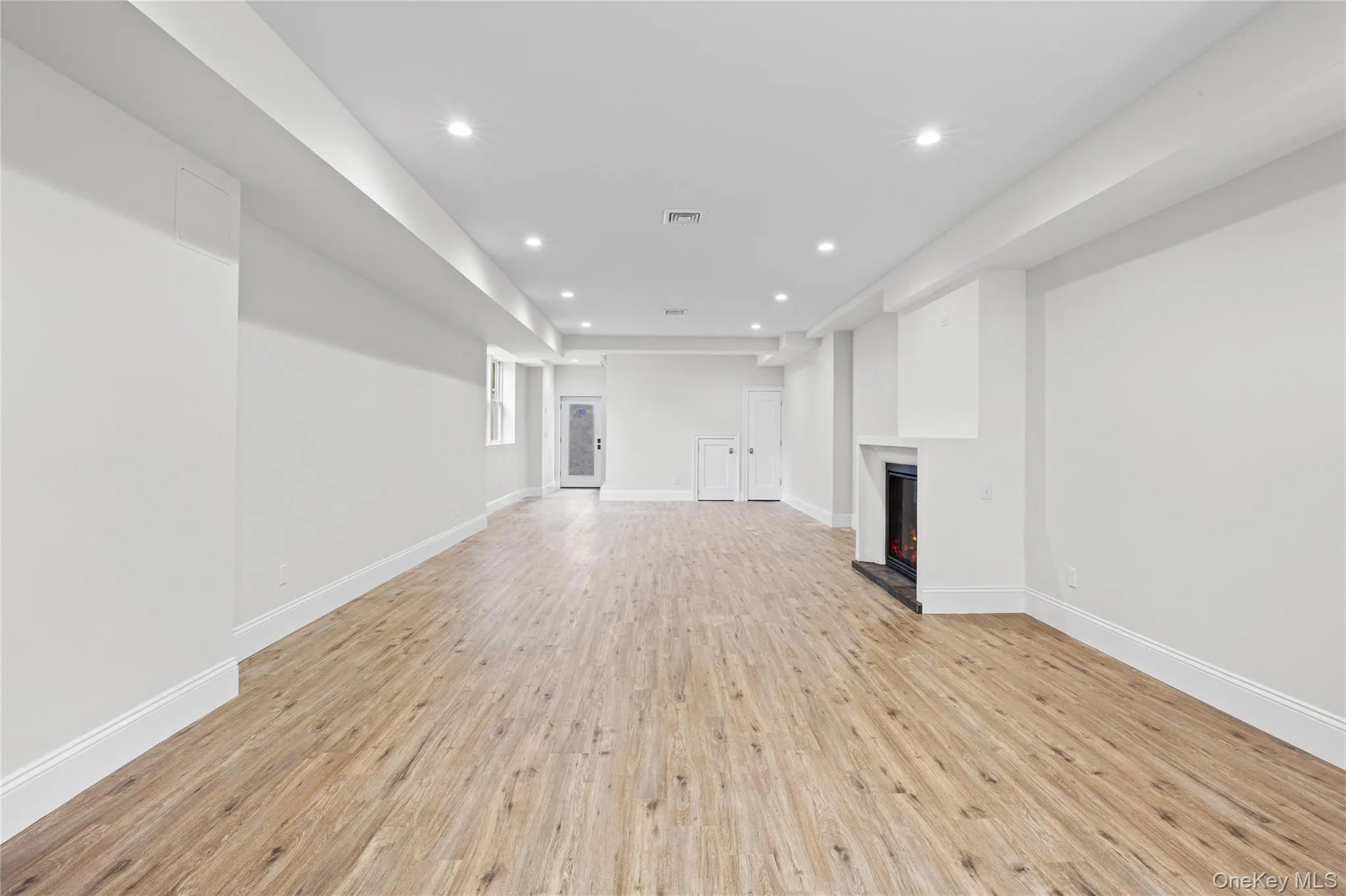 28 Alsace Place, Huntington, NY, 4 Bedrooms Bedrooms, 8 Rooms Rooms,2 BathroomsBathrooms,Residential,For Rent,Alsace,0,1032611 28 Alsace Place, Huntington, NY, 4 Bedrooms Bedrooms, 8 Rooms Rooms,2 BathroomsBathrooms,Residential,For Rent,Alsace,0,1032611