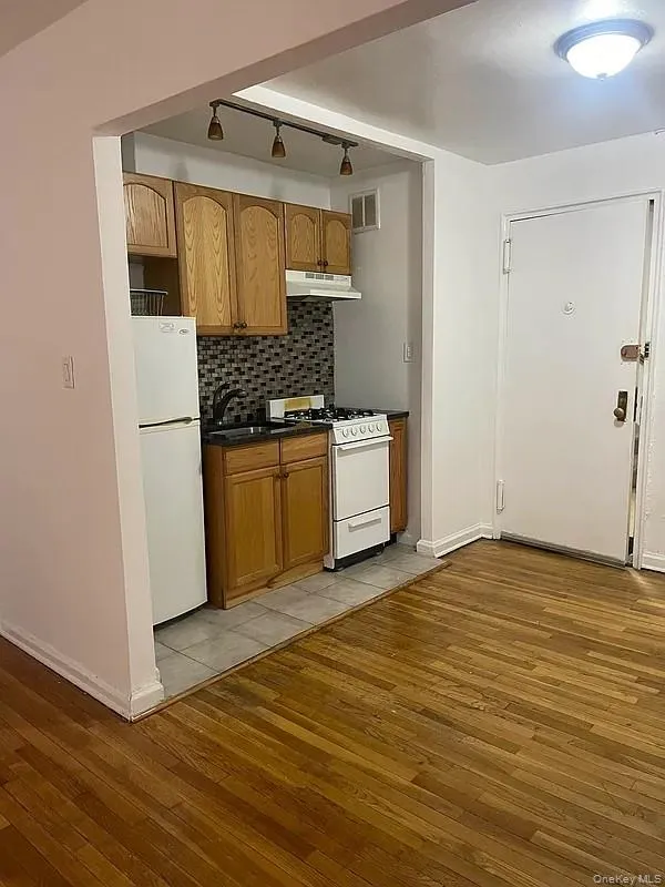 64-35 Yellowstone Boulevard, New York, NY, 1 Room Rooms,1 BathroomBathrooms,Residential Lease,For Rent,Yellowstone,0,1032621 64-35 Yellowstone Boulevard, New York, NY, 1 Room Rooms,1 BathroomBathrooms,Residential Lease,For Rent,Yellowstone,0,1032621