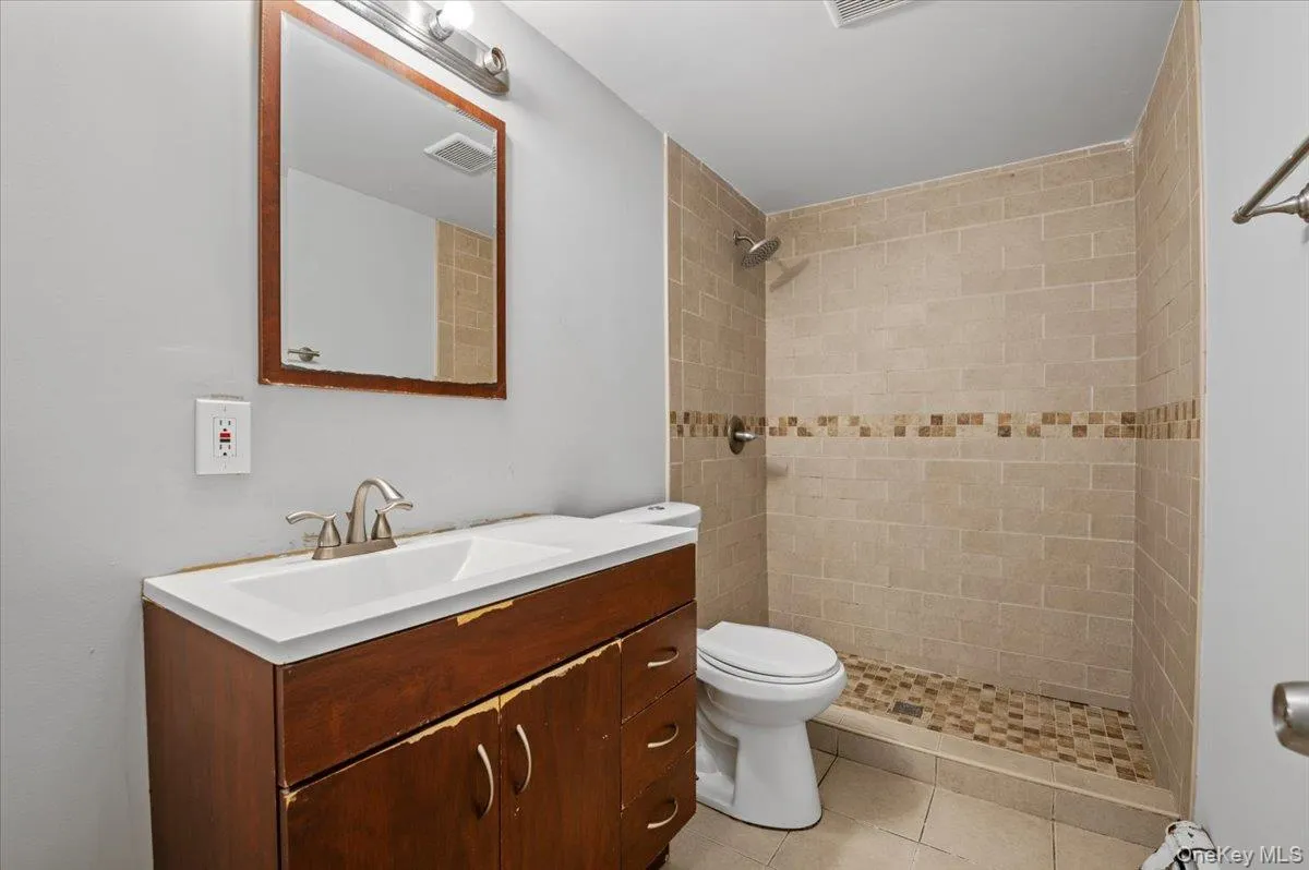 1241 Connetquot Avenue, Islip, NY, 5 Bedrooms Bedrooms, 8 Rooms Rooms,2 BathroomsBathrooms,Residential,For Rent,Connetquot,0,1032632 1241 Connetquot Avenue, Islip, NY, 5 Bedrooms Bedrooms, 8 Rooms Rooms,2 BathroomsBathrooms,Residential,For Rent,Connetquot,0,1032632