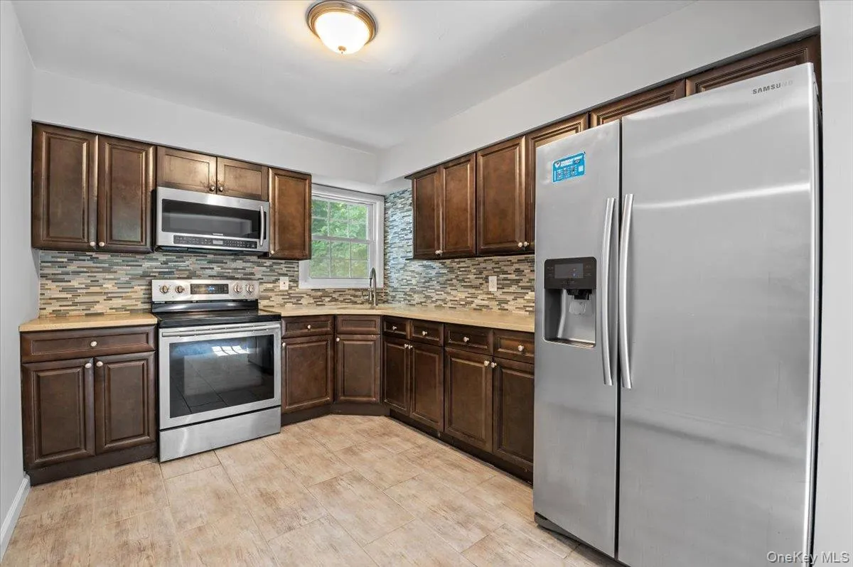 1241 Connetquot Avenue, Islip, NY, 5 Bedrooms Bedrooms, 8 Rooms Rooms,2 BathroomsBathrooms,Residential,For Rent,Connetquot,0,1032632 1241 Connetquot Avenue, Islip, NY, 5 Bedrooms Bedrooms, 8 Rooms Rooms,2 BathroomsBathrooms,Residential,For Rent,Connetquot,0,1032632
