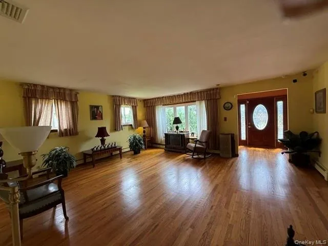 59 FARMERS Avenue, Babylon, NY, 3 Bedrooms Bedrooms, 6 Rooms Rooms,1 BathroomBathrooms,Residential,For Rent,FARMERS,0,1032633 59 FARMERS Avenue, Babylon, NY, 3 Bedrooms Bedrooms, 6 Rooms Rooms,1 BathroomBathrooms,Residential,For Rent,FARMERS,0,1032633