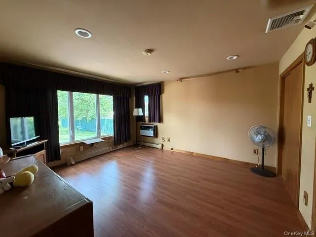 59 FARMERS Avenue, Babylon, NY, 3 Bedrooms Bedrooms, 6 Rooms Rooms,1 BathroomBathrooms,Residential,For Rent,FARMERS,0,1032633 59 FARMERS Avenue, Babylon, NY, 3 Bedrooms Bedrooms, 6 Rooms Rooms,1 BathroomBathrooms,Residential,For Rent,FARMERS,0,1032633