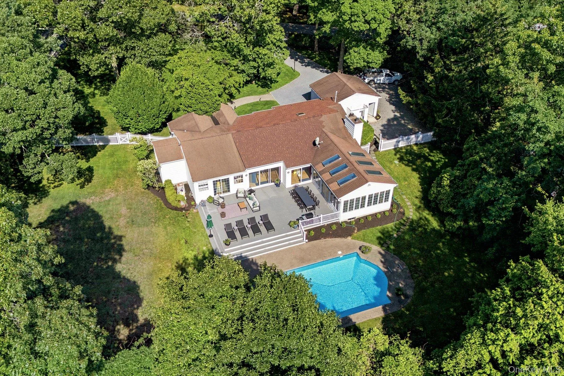 129 Oneck Lane, Southampton, NY, 4 Bedrooms Bedrooms, 8 Rooms Rooms,4 BathroomsBathrooms,Residential,For Rent,Oneck,0,1032639 129 Oneck Lane, Southampton, NY, 4 Bedrooms Bedrooms, 8 Rooms Rooms,4 BathroomsBathrooms,Residential,For Rent,Oneck,0,1032639
