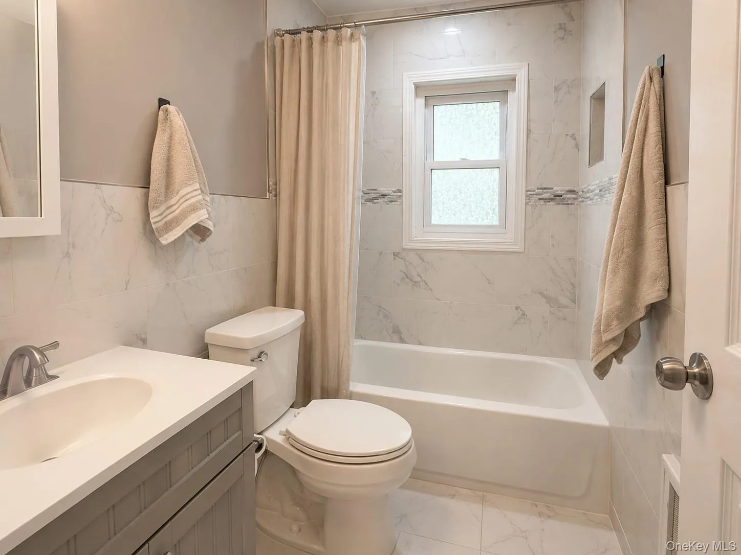 7 Lake Drive, Brookhaven, NY, 5 Bedrooms Bedrooms, 10 Rooms Rooms,2 BathroomsBathrooms,Residential,For Rent,Lake,0,1032641 7 Lake Drive, Brookhaven, NY, 5 Bedrooms Bedrooms, 10 Rooms Rooms,2 BathroomsBathrooms,Residential,For Rent,Lake,0,1032641