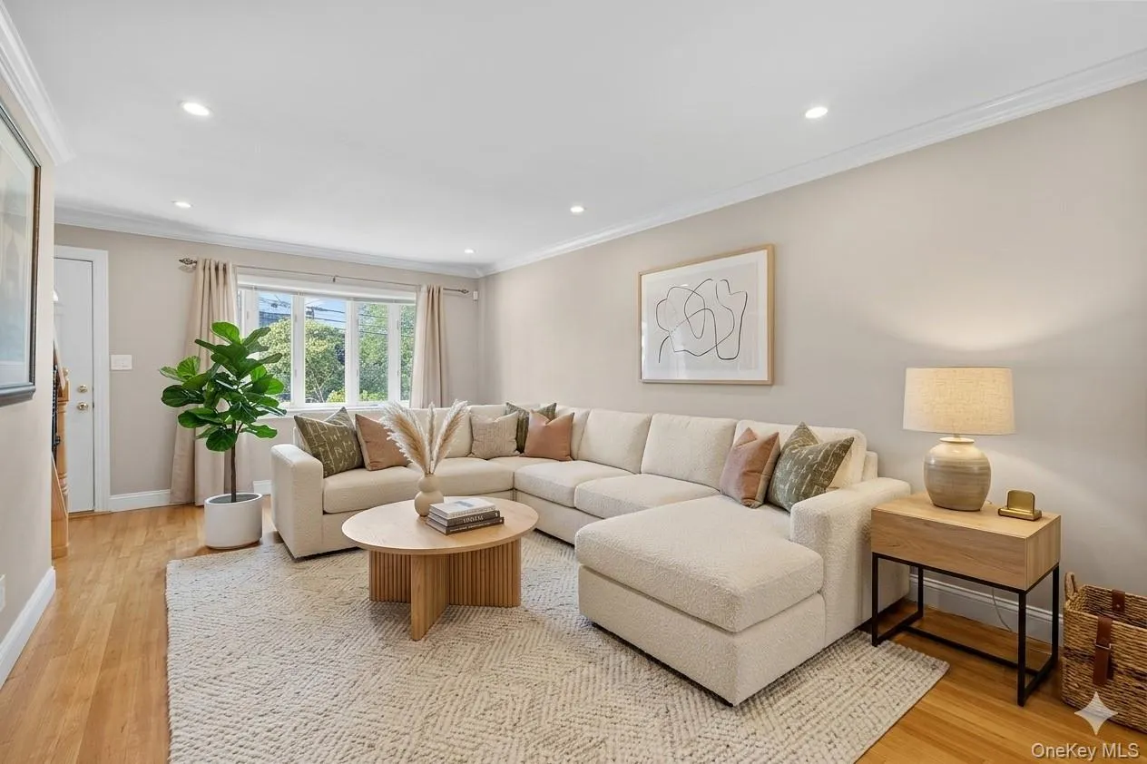 320 Aster Road, Islip, NY, 4 Bedrooms Bedrooms, 6 Rooms Rooms,1 BathroomBathrooms,Residential,For Rent,Aster,0,1032654 320 Aster Road, Islip, NY, 4 Bedrooms Bedrooms, 6 Rooms Rooms,1 BathroomBathrooms,Residential,For Rent,Aster,0,1032654