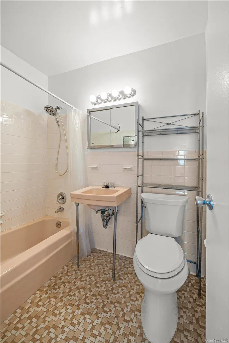 555 Kappock Street, New York, NY, 2 Bedrooms Bedrooms, 5 Rooms Rooms,2 BathroomsBathrooms,Residential,For Rent,Kappock,0,1032657 555 Kappock Street, New York, NY, 2 Bedrooms Bedrooms, 5 Rooms Rooms,2 BathroomsBathrooms,Residential,For Rent,Kappock,0,1032657