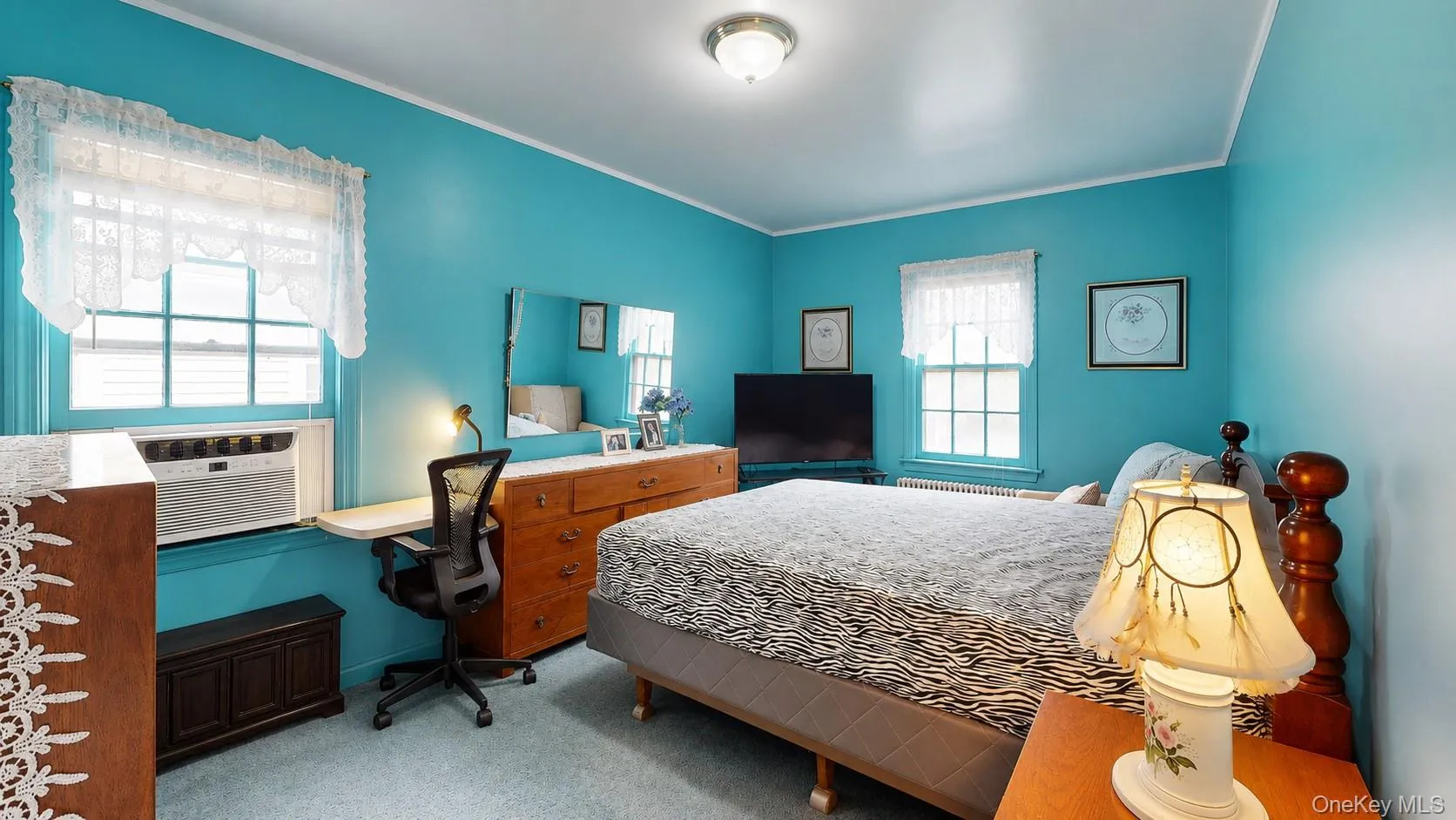Bedroom with two windows and a ceiling-mounted light fixture Bedroom with two windows and a ceiling-mounted light fixture