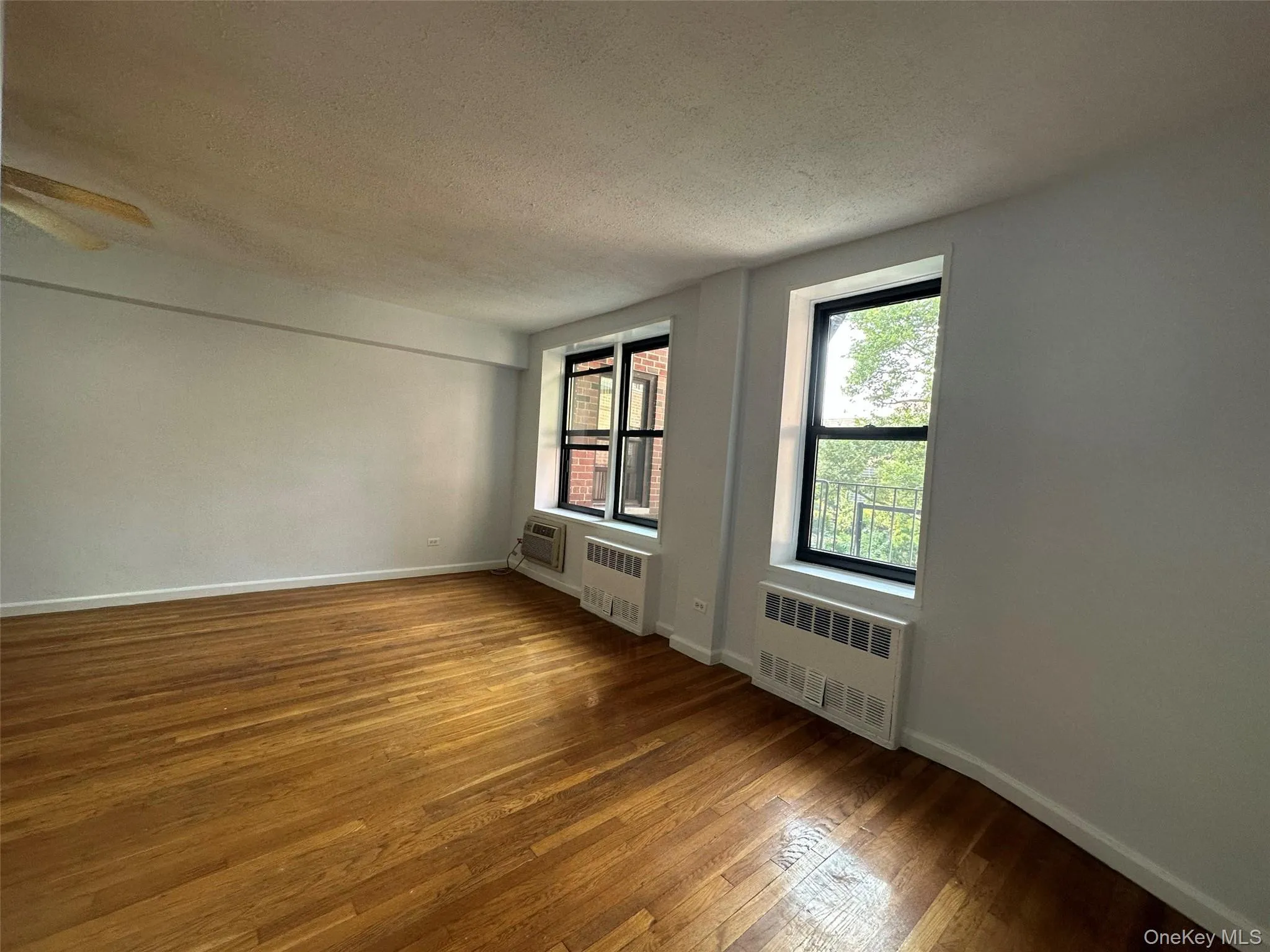 8710 51st Avenue, New York, NY, 1 Bedroom Bedrooms, 4 Rooms Rooms,1 BathroomBathrooms,Residential,For Rent,51st,0,1032676 8710 51st Avenue, New York, NY, 1 Bedroom Bedrooms, 4 Rooms Rooms,1 BathroomBathrooms,Residential,For Rent,51st,0,1032676