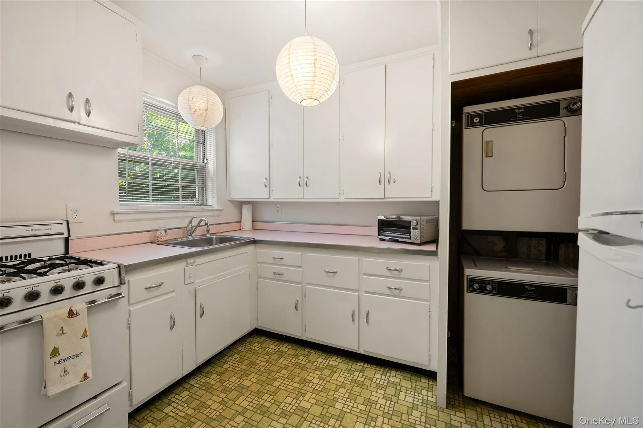 20 Lake Avenue, Eastchester, NY, 2 Bedrooms Bedrooms, 5 Rooms Rooms,1 BathroomBathrooms,Residential,For Rent,Lake,0,1032686 20 Lake Avenue, Eastchester, NY, 2 Bedrooms Bedrooms, 5 Rooms Rooms,1 BathroomBathrooms,Residential,For Rent,Lake,0,1032686
