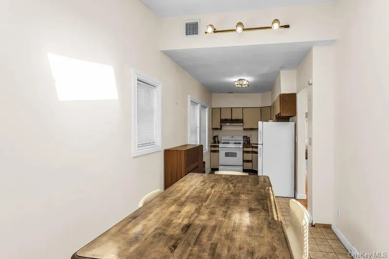 548 Broadway, Long Beach, NY, 3 Bedrooms Bedrooms, 6 Rooms Rooms,1 BathroomBathrooms,Residential,For Rent,Broadway,0,1032691 548 Broadway, Long Beach, NY, 3 Bedrooms Bedrooms, 6 Rooms Rooms,1 BathroomBathrooms,Residential,For Rent,Broadway,0,1032691