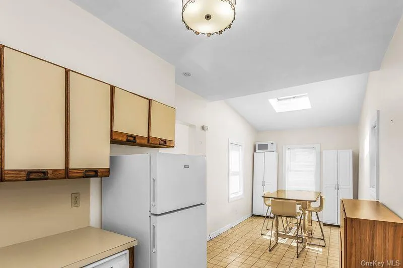 548 Broadway, Long Beach, NY, 3 Bedrooms Bedrooms, 6 Rooms Rooms,1 BathroomBathrooms,Residential,For Rent,Broadway,0,1032691 548 Broadway, Long Beach, NY, 3 Bedrooms Bedrooms, 6 Rooms Rooms,1 BathroomBathrooms,Residential,For Rent,Broadway,0,1032691
