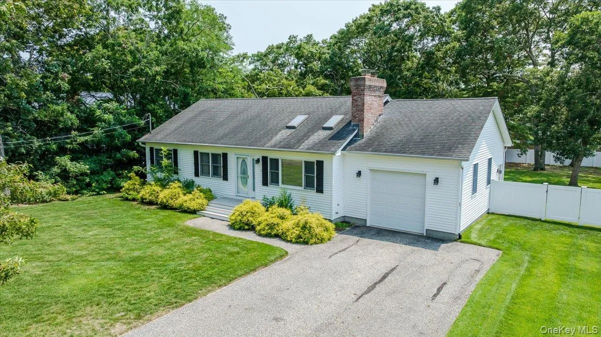 31 Carter Road, Southampton, NY, 3 Bedrooms Bedrooms, 6 Rooms Rooms,2 BathroomsBathrooms,Residential,For Rent,Carter,0,1032694 31 Carter Road, Southampton, NY, 3 Bedrooms Bedrooms, 6 Rooms Rooms,2 BathroomsBathrooms,Residential,For Rent,Carter,0,1032694