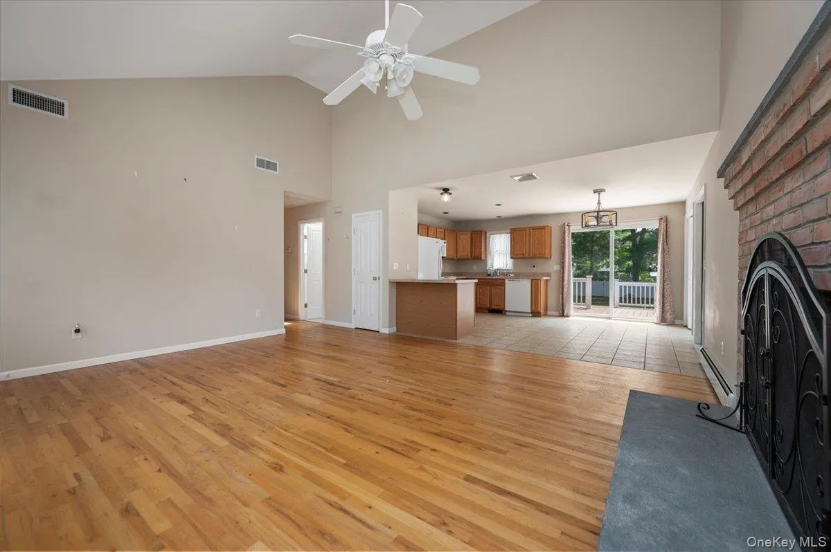 31 Carter Road, Southampton, NY, 3 Bedrooms Bedrooms, 6 Rooms Rooms,2 BathroomsBathrooms,Residential,For Rent,Carter,0,1032694 31 Carter Road, Southampton, NY, 3 Bedrooms Bedrooms, 6 Rooms Rooms,2 BathroomsBathrooms,Residential,For Rent,Carter,0,1032694