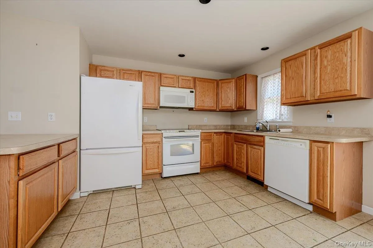 31 Carter Road, Southampton, NY, 3 Bedrooms Bedrooms, 6 Rooms Rooms,2 BathroomsBathrooms,Residential,For Rent,Carter,0,1032694 31 Carter Road, Southampton, NY, 3 Bedrooms Bedrooms, 6 Rooms Rooms,2 BathroomsBathrooms,Residential,For Rent,Carter,0,1032694