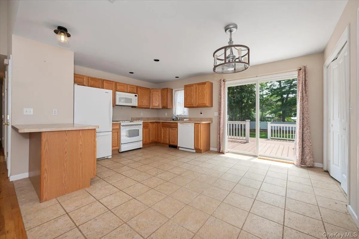31 Carter Road, Southampton, NY, 3 Bedrooms Bedrooms, 6 Rooms Rooms,2 BathroomsBathrooms,Residential,For Rent,Carter,0,1032694 31 Carter Road, Southampton, NY, 3 Bedrooms Bedrooms, 6 Rooms Rooms,2 BathroomsBathrooms,Residential,For Rent,Carter,0,1032694