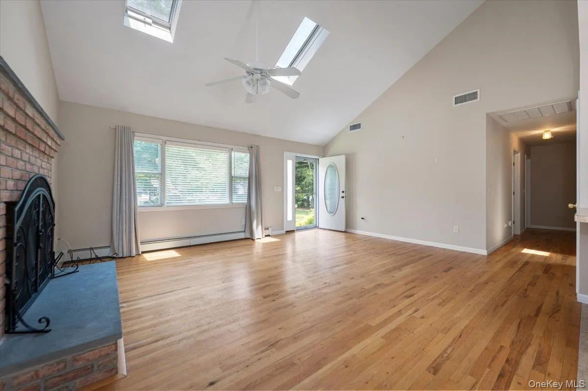 31 Carter Road, Southampton, NY, 3 Bedrooms Bedrooms, 6 Rooms Rooms,2 BathroomsBathrooms,Residential,For Rent,Carter,0,1032694 31 Carter Road, Southampton, NY, 3 Bedrooms Bedrooms, 6 Rooms Rooms,2 BathroomsBathrooms,Residential,For Rent,Carter,0,1032694
