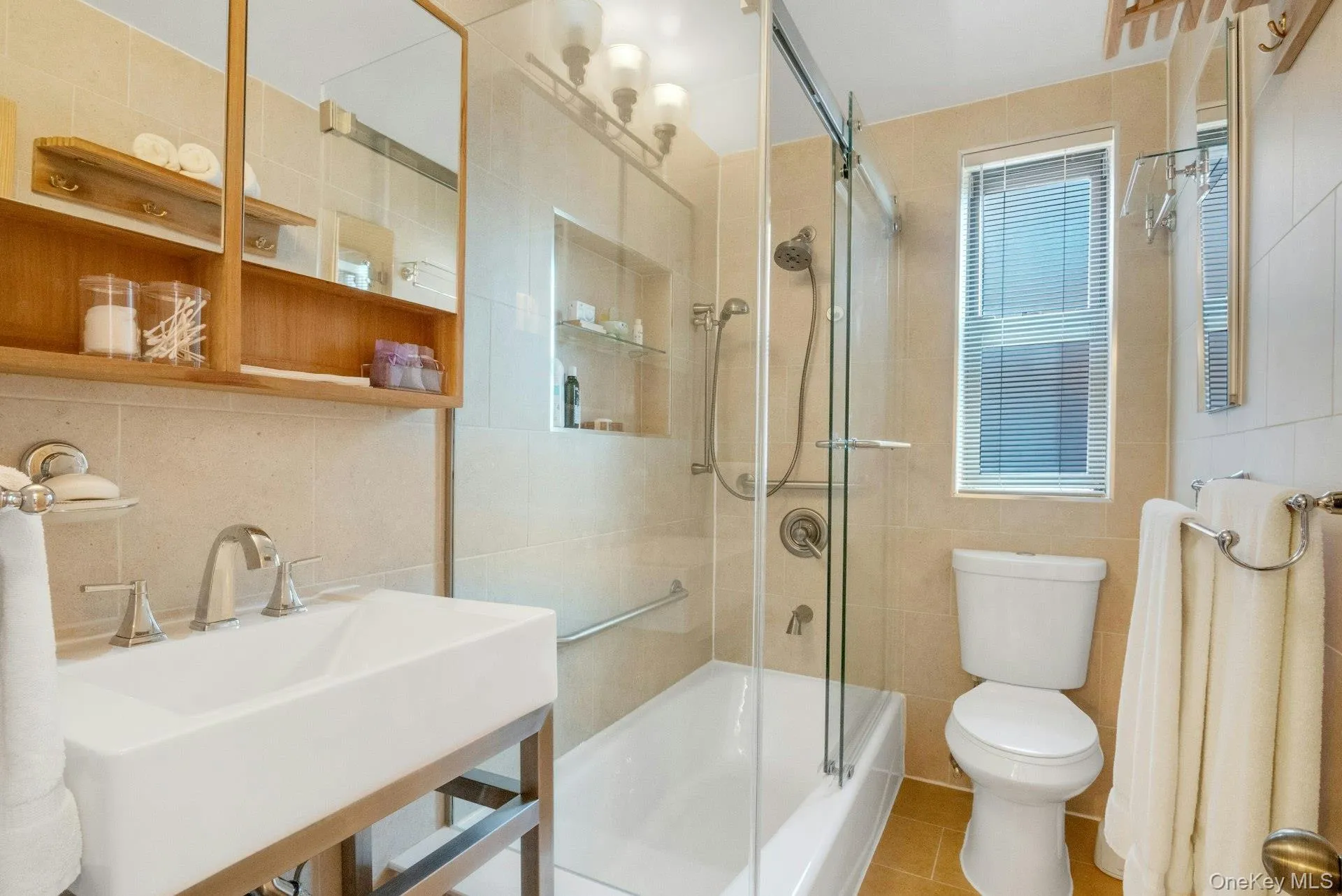 445 240th Street, New York, NY, 2 Bedrooms Bedrooms, 6 Rooms Rooms,1 BathroomBathrooms,Residential,For Rent,240th,0,1032701 445 240th Street, New York, NY, 2 Bedrooms Bedrooms, 6 Rooms Rooms,1 BathroomBathrooms,Residential,For Rent,240th,0,1032701