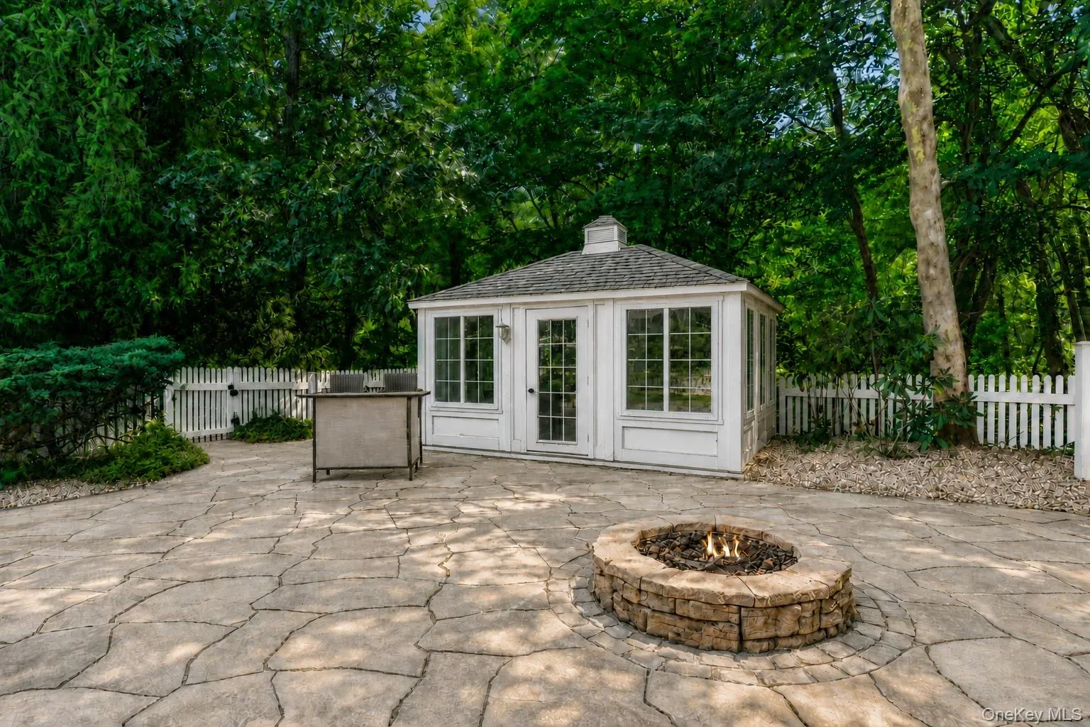 Retreat to your own private Pool House/Cabana! Retreat to your own private Pool House/Cabana!
