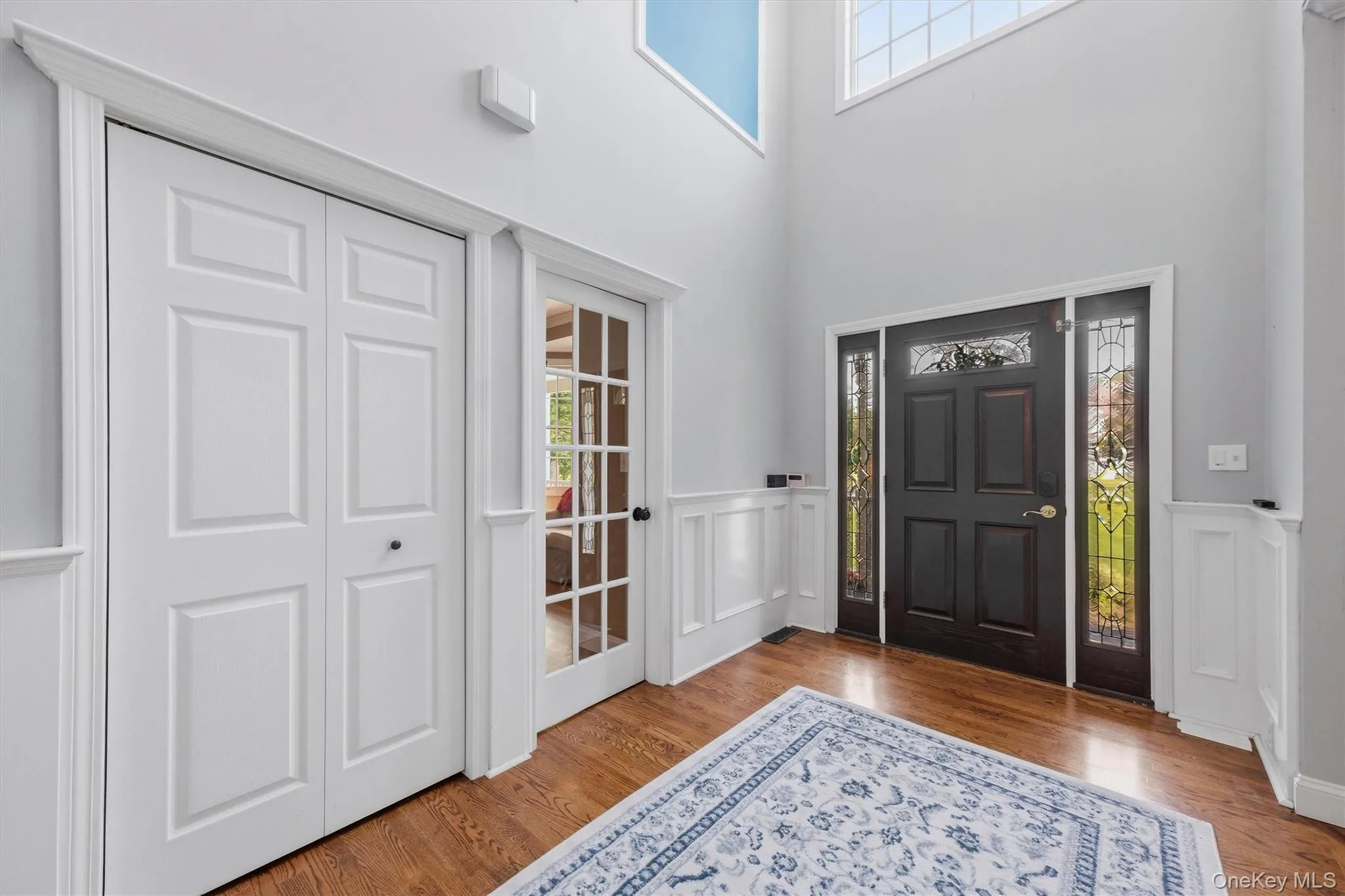 An expansive foyer with soaring vaulted ceilings welcomes you upon arrival. An expansive foyer with soaring vaulted ceilings welcomes you upon arrival.