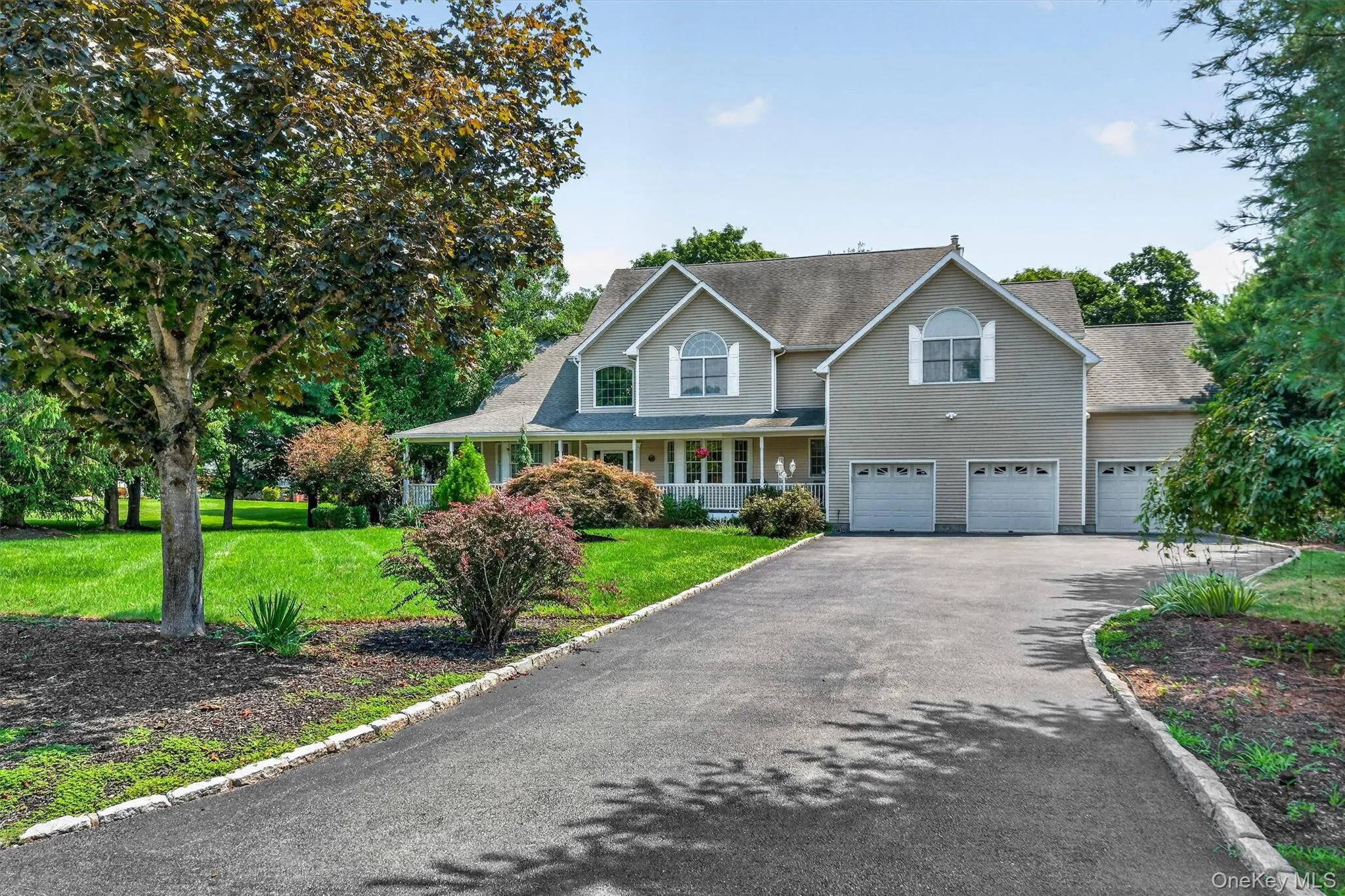 Plenty of parking is available with a 3-car garage and an expansive driveway. Plenty of parking is available with a 3-car garage and an expansive driveway.