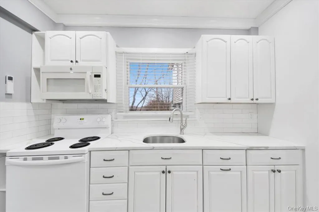 39 Helena Avenue, Cortlandt, NY, 2 Bedrooms Bedrooms, 5 Rooms Rooms,1 BathroomBathrooms,Residential Lease,For Rent,Helena,0,1032705 39 Helena Avenue, Cortlandt, NY, 2 Bedrooms Bedrooms, 5 Rooms Rooms,1 BathroomBathrooms,Residential Lease,For Rent,Helena,0,1032705
