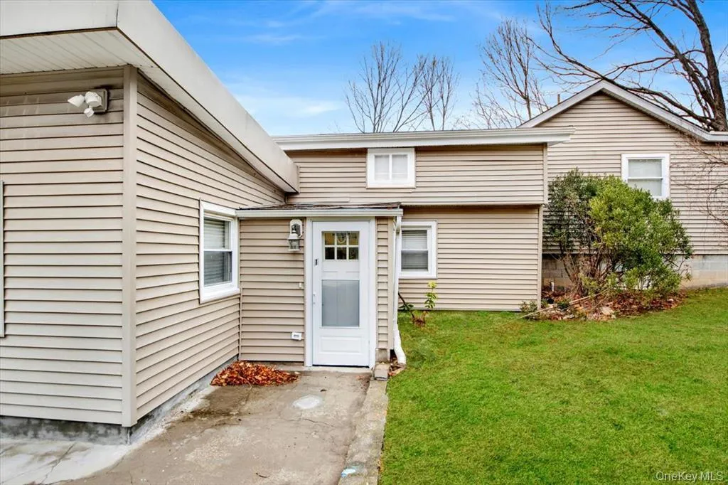 39 Helena Avenue, Cortlandt, NY, 2 Bedrooms Bedrooms, 5 Rooms Rooms,1 BathroomBathrooms,Residential Lease,For Rent,Helena,0,1032705 39 Helena Avenue, Cortlandt, NY, 2 Bedrooms Bedrooms, 5 Rooms Rooms,1 BathroomBathrooms,Residential Lease,For Rent,Helena,0,1032705