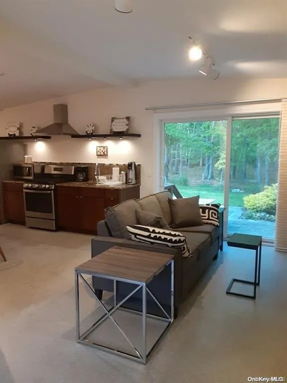 63 Gardiners Lane, East Hampton, NY, 1 Bedroom Bedrooms, 3 Rooms Rooms,1 BathroomBathrooms,Residential Lease,For Rent,Gardiners,0,1032709 63 Gardiners Lane, East Hampton, NY, 1 Bedroom Bedrooms, 3 Rooms Rooms,1 BathroomBathrooms,Residential Lease,For Rent,Gardiners,0,1032709