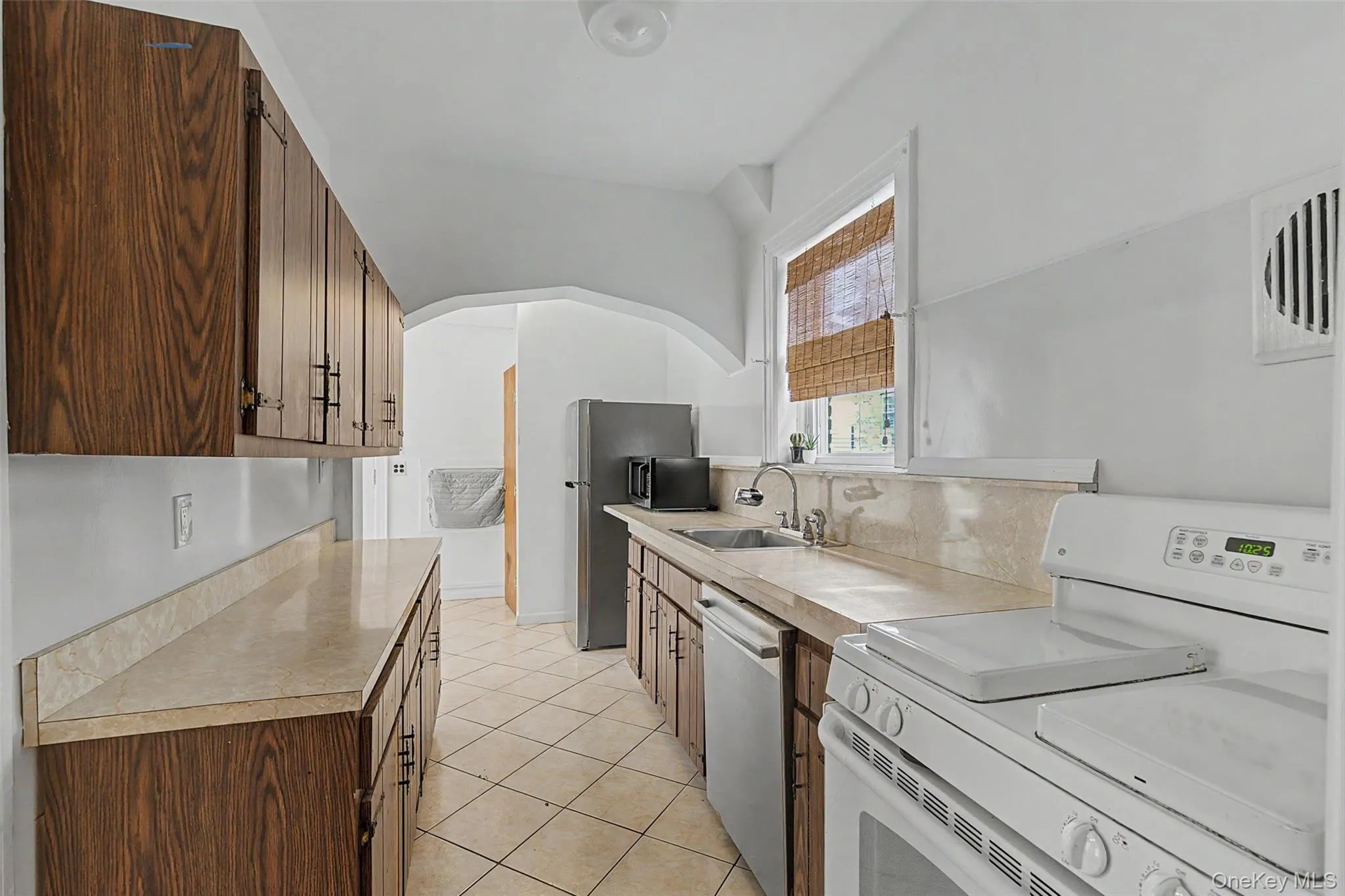 1085 Sackett Avenue, New York, NY, 3 Bedrooms Bedrooms, 6 Rooms Rooms,1 BathroomBathrooms,Residential,For Rent,Sackett,0,1032712 1085 Sackett Avenue, New York, NY, 3 Bedrooms Bedrooms, 6 Rooms Rooms,1 BathroomBathrooms,Residential,For Rent,Sackett,0,1032712