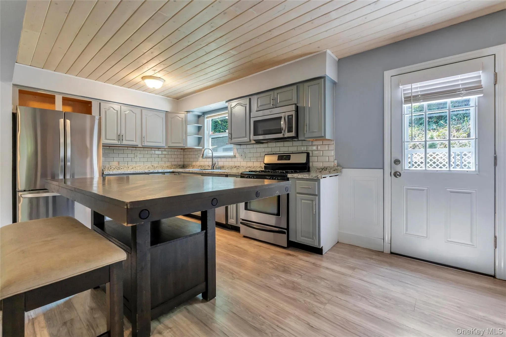 14 Seaside Avenue, Brookhaven, NY, 4 Bedrooms Bedrooms, 6 Rooms Rooms,2 BathroomsBathrooms,Residential,For Rent,Seaside,0,1032717 14 Seaside Avenue, Brookhaven, NY, 4 Bedrooms Bedrooms, 6 Rooms Rooms,2 BathroomsBathrooms,Residential,For Rent,Seaside,0,1032717