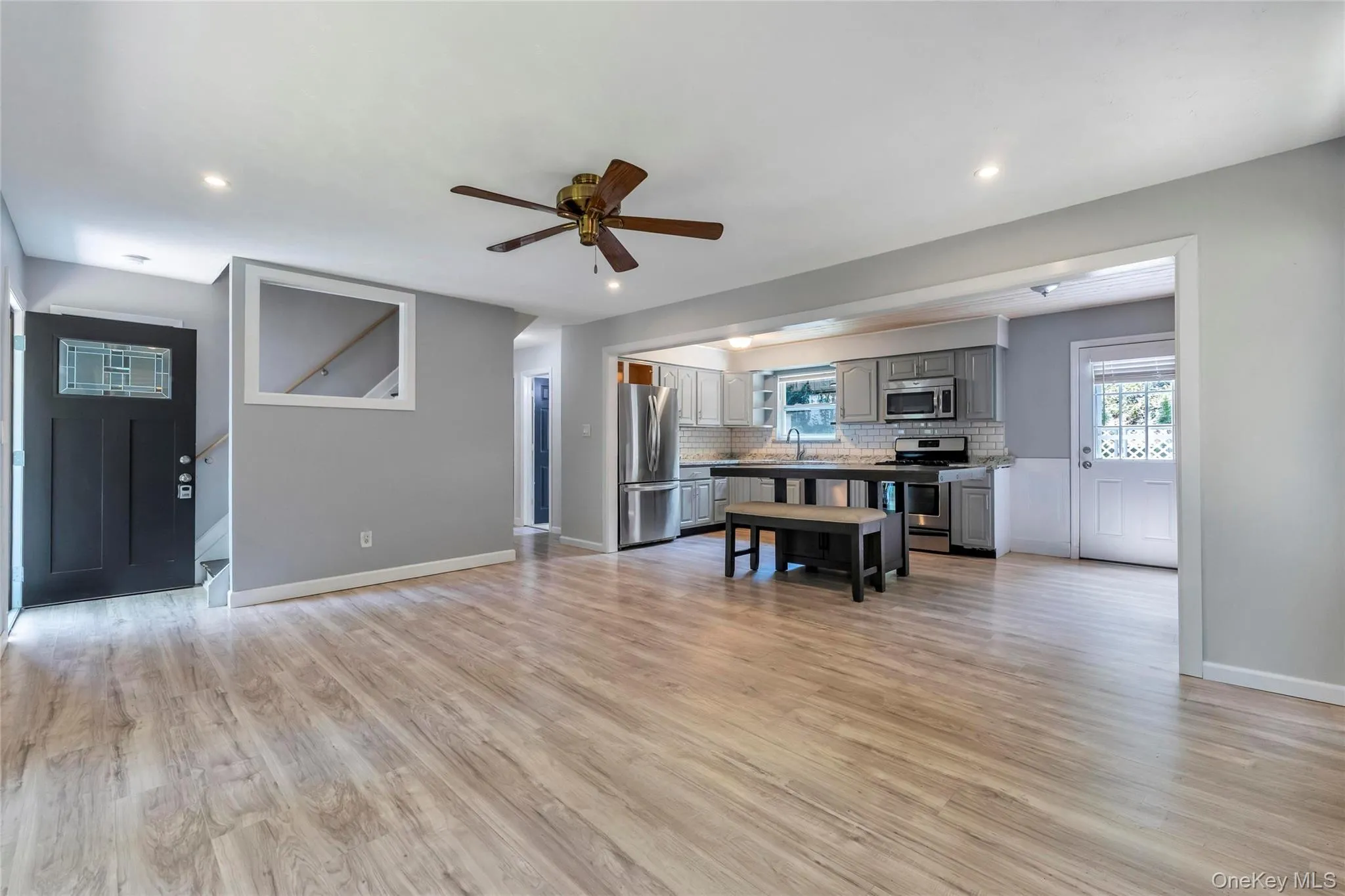 14 Seaside Avenue, Brookhaven, NY, 4 Bedrooms Bedrooms, 6 Rooms Rooms,2 BathroomsBathrooms,Residential,For Rent,Seaside,0,1032717 14 Seaside Avenue, Brookhaven, NY, 4 Bedrooms Bedrooms, 6 Rooms Rooms,2 BathroomsBathrooms,Residential,For Rent,Seaside,0,1032717