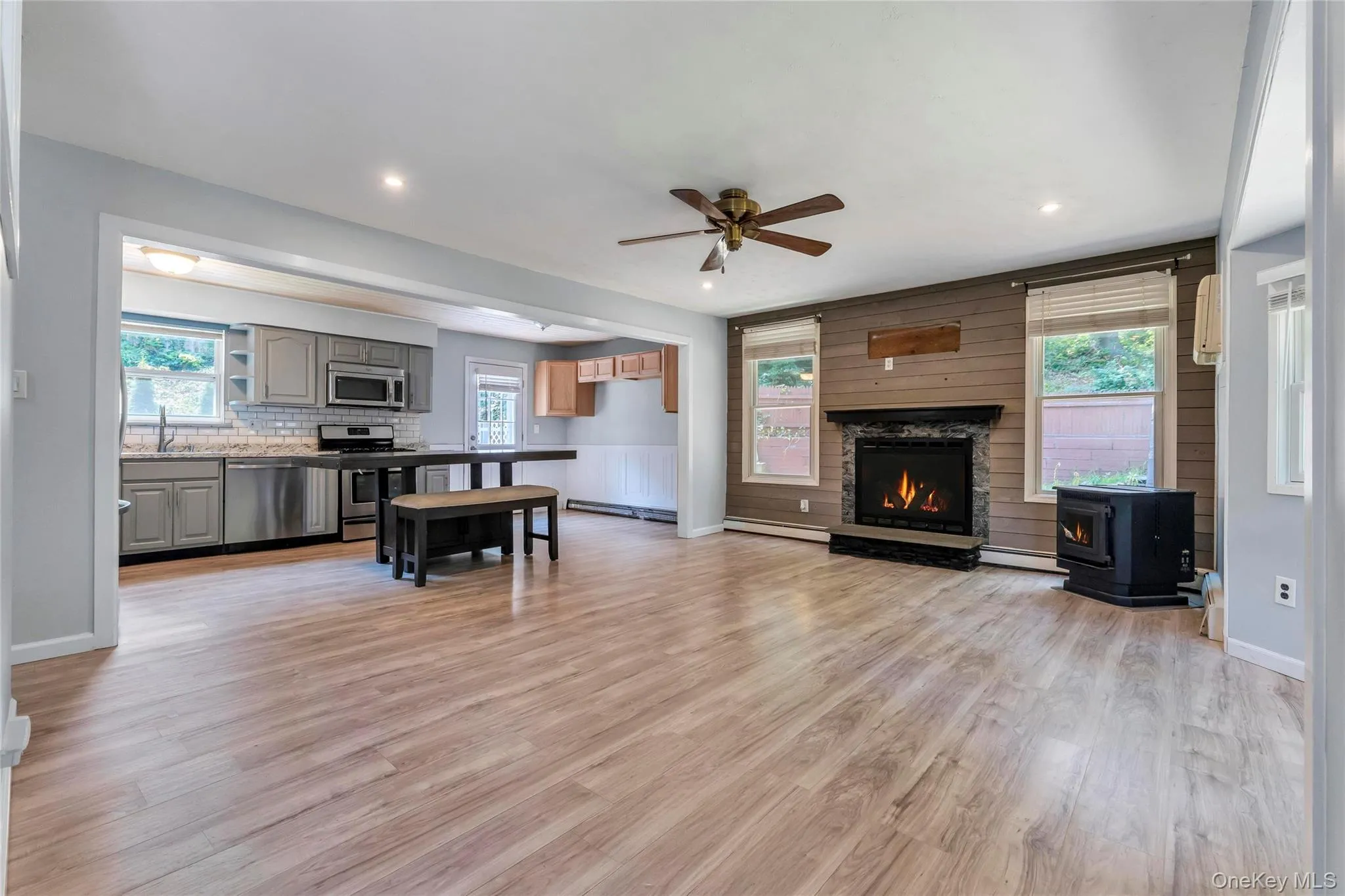 14 Seaside Avenue, Brookhaven, NY, 4 Bedrooms Bedrooms, 6 Rooms Rooms,2 BathroomsBathrooms,Residential,For Rent,Seaside,0,1032717 14 Seaside Avenue, Brookhaven, NY, 4 Bedrooms Bedrooms, 6 Rooms Rooms,2 BathroomsBathrooms,Residential,For Rent,Seaside,0,1032717