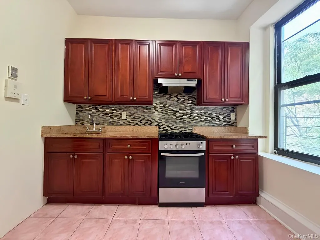 52 Main Street, Yonkers, NY, 2 Bedrooms Bedrooms, 6 Rooms Rooms,1 BathroomBathrooms,Residential Lease,For Rent,Main,0,1032718 52 Main Street, Yonkers, NY, 2 Bedrooms Bedrooms, 6 Rooms Rooms,1 BathroomBathrooms,Residential Lease,For Rent,Main,0,1032718