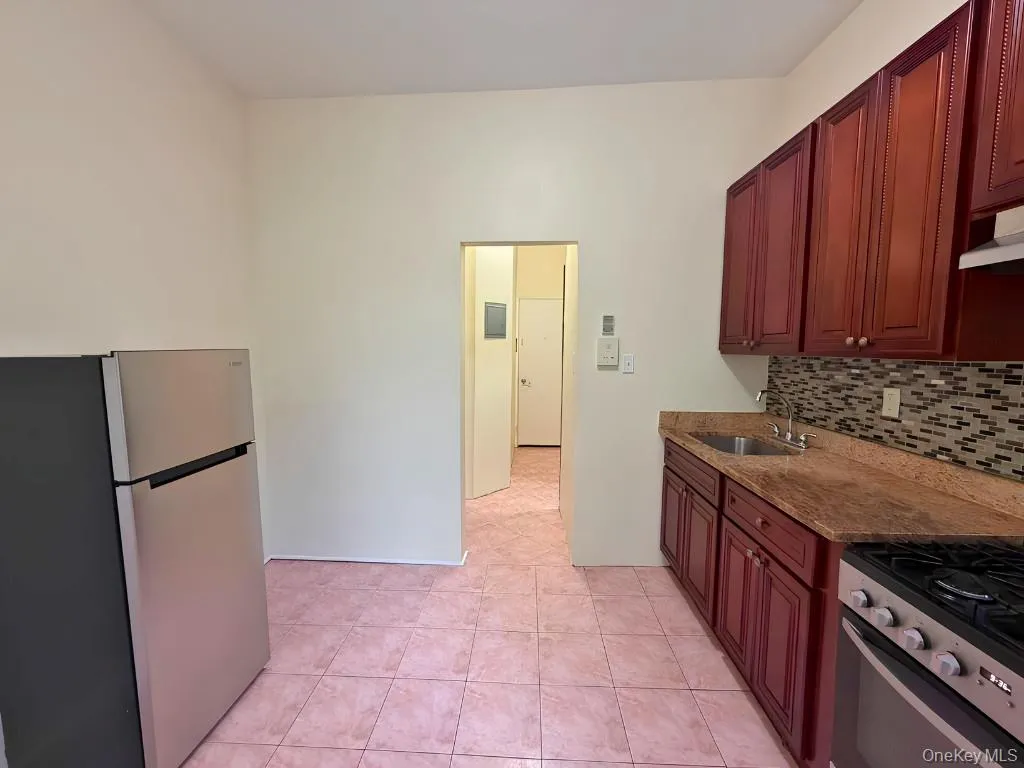 52 Main Street, Yonkers, NY, 2 Bedrooms Bedrooms, 6 Rooms Rooms,1 BathroomBathrooms,Residential Lease,For Rent,Main,0,1032718 52 Main Street, Yonkers, NY, 2 Bedrooms Bedrooms, 6 Rooms Rooms,1 BathroomBathrooms,Residential Lease,For Rent,Main,0,1032718