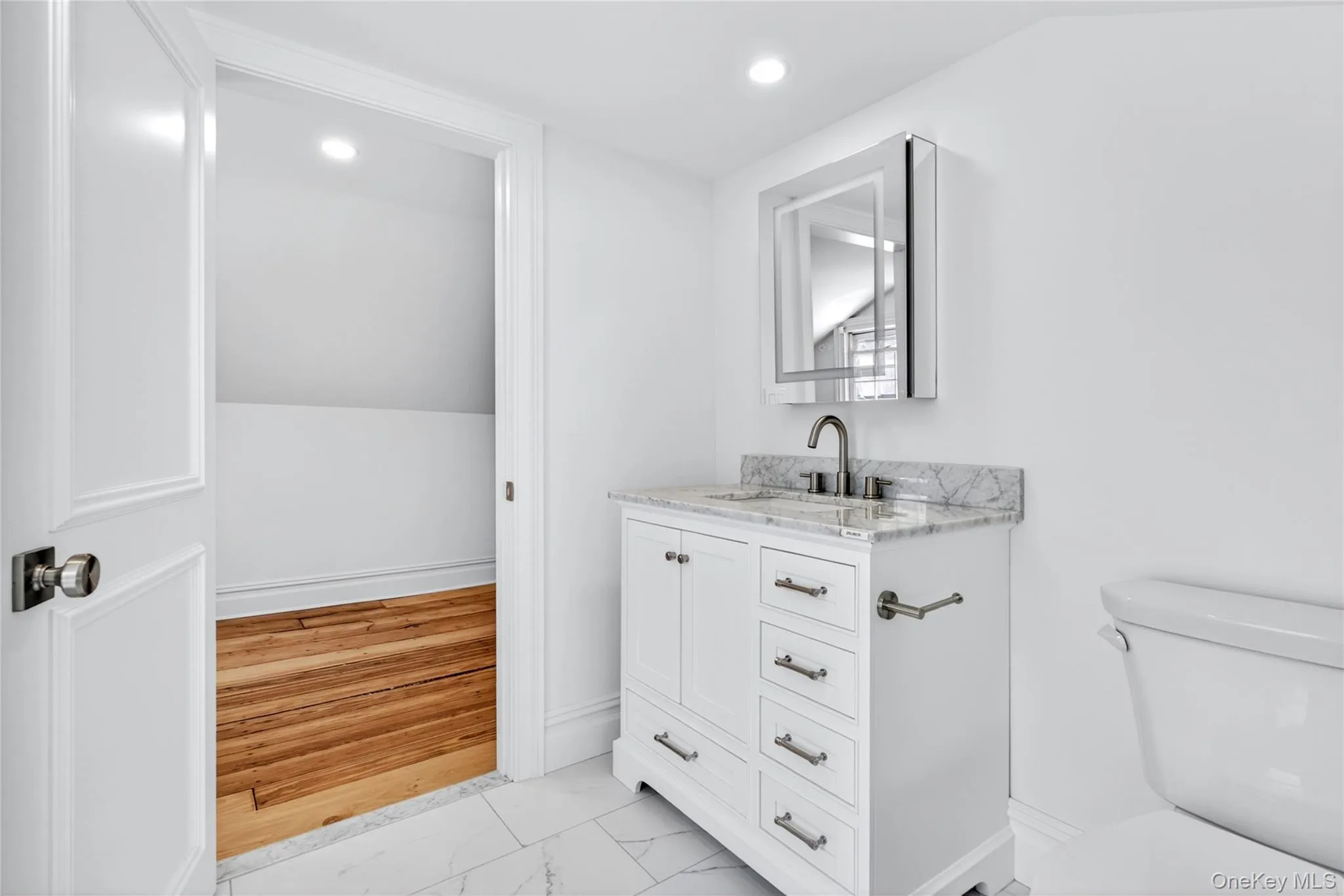94 Main Street, North Hempstead, NY, 3 Bedrooms Bedrooms, 6 Rooms Rooms,2 BathroomsBathrooms,Residential,For Rent,Main,0,1032719 94 Main Street, North Hempstead, NY, 3 Bedrooms Bedrooms, 6 Rooms Rooms,2 BathroomsBathrooms,Residential,For Rent,Main,0,1032719