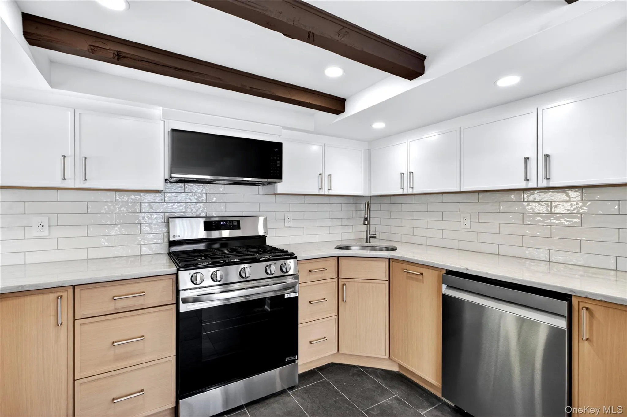 94 Main Street, North Hempstead, NY, 3 Bedrooms Bedrooms, 6 Rooms Rooms,2 BathroomsBathrooms,Residential,For Rent,Main,0,1032719 94 Main Street, North Hempstead, NY, 3 Bedrooms Bedrooms, 6 Rooms Rooms,2 BathroomsBathrooms,Residential,For Rent,Main,0,1032719