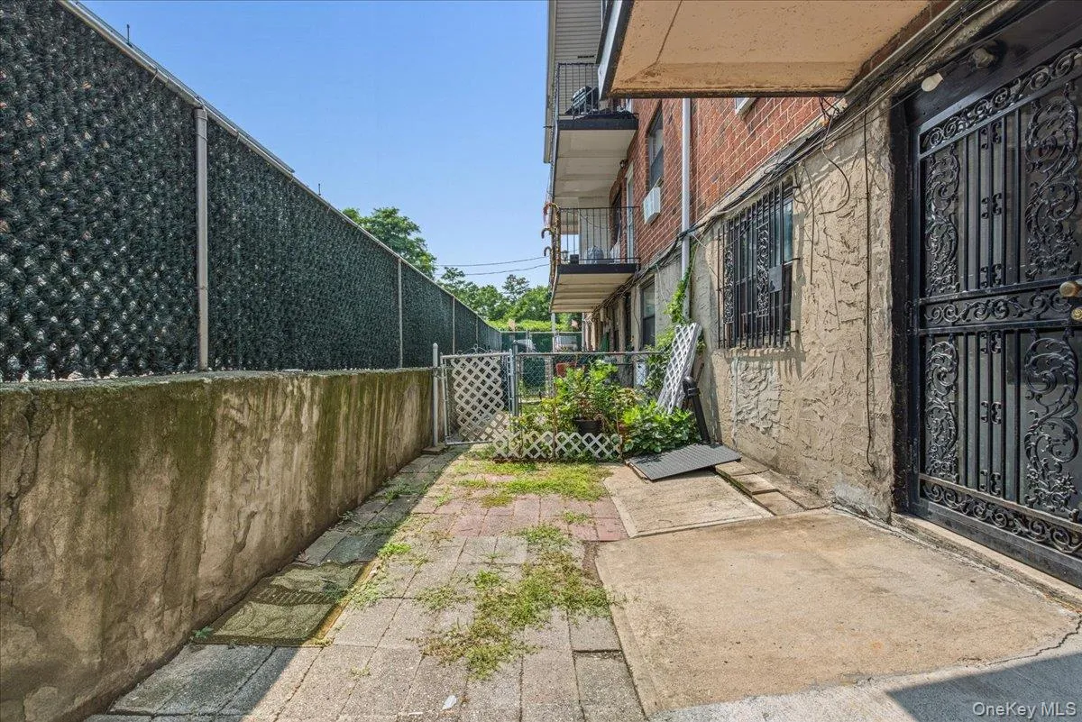 78-06 153rd Avenue, New York, NY, 1 Bedroom Bedrooms, 4 Rooms Rooms,1 BathroomBathrooms,Residential Lease,For Rent,153rd,0,1032721 78-06 153rd Avenue, New York, NY, 1 Bedroom Bedrooms, 4 Rooms Rooms,1 BathroomBathrooms,Residential Lease,For Rent,153rd,0,1032721