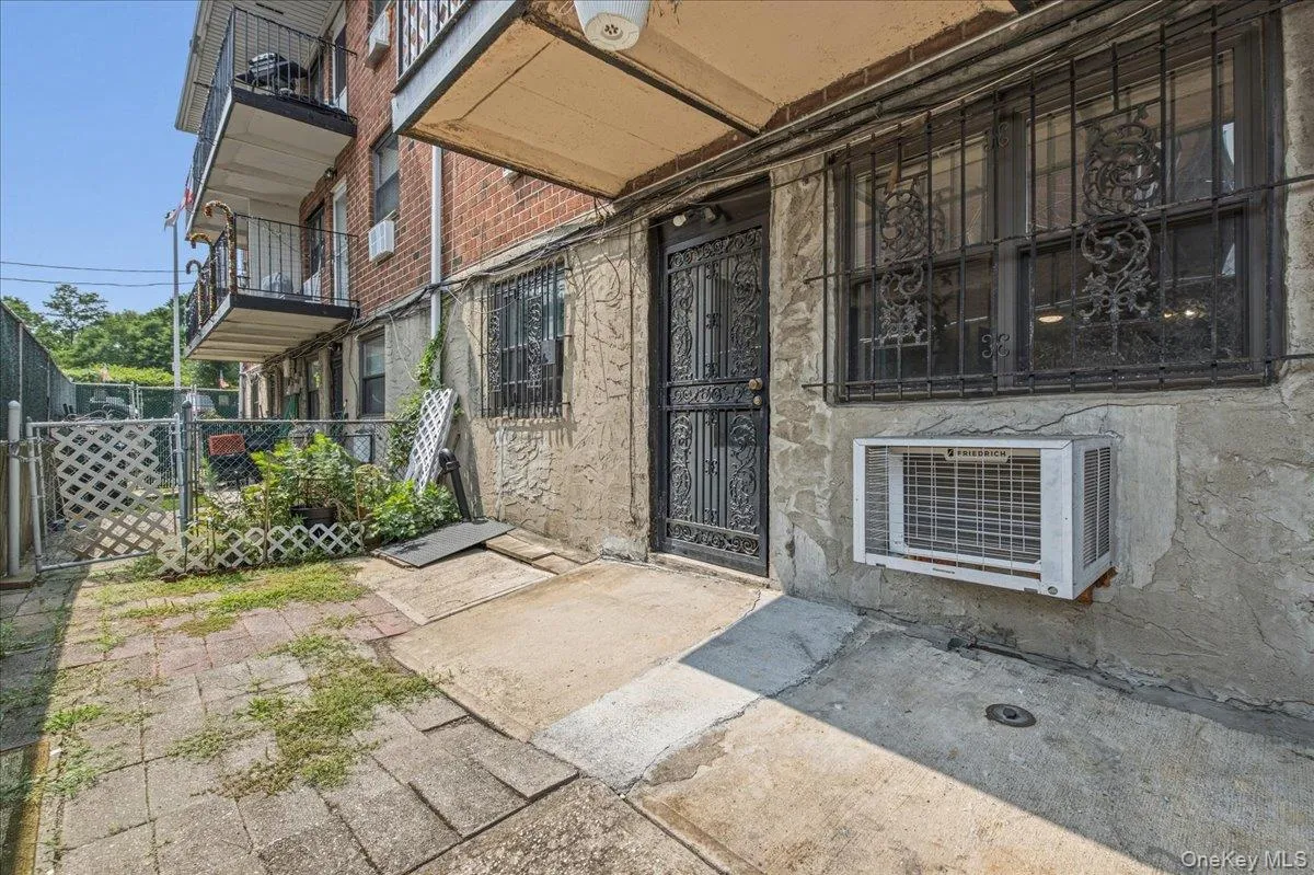 78-06 153rd Avenue, New York, NY, 1 Bedroom Bedrooms, 4 Rooms Rooms,1 BathroomBathrooms,Residential Lease,For Rent,153rd,0,1032721 78-06 153rd Avenue, New York, NY, 1 Bedroom Bedrooms, 4 Rooms Rooms,1 BathroomBathrooms,Residential Lease,For Rent,153rd,0,1032721