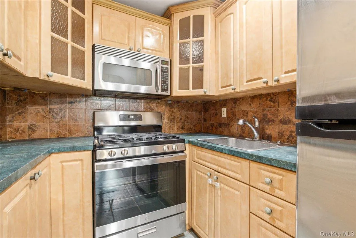 78-06 153rd Avenue, New York, NY, 1 Bedroom Bedrooms, 4 Rooms Rooms,1 BathroomBathrooms,Residential Lease,For Rent,153rd,0,1032721 78-06 153rd Avenue, New York, NY, 1 Bedroom Bedrooms, 4 Rooms Rooms,1 BathroomBathrooms,Residential Lease,For Rent,153rd,0,1032721