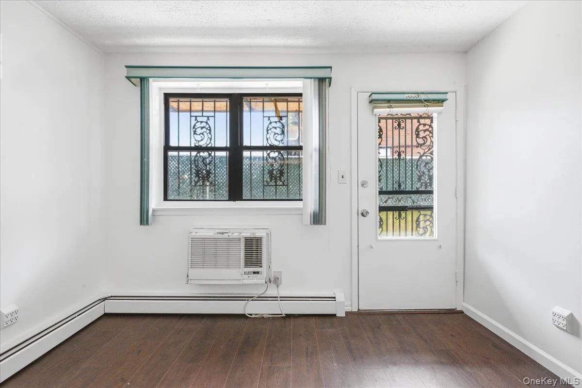 78-06 153rd Avenue, New York, NY, 1 Bedroom Bedrooms, 4 Rooms Rooms,1 BathroomBathrooms,Residential Lease,For Rent,153rd,0,1032721 78-06 153rd Avenue, New York, NY, 1 Bedroom Bedrooms, 4 Rooms Rooms,1 BathroomBathrooms,Residential Lease,For Rent,153rd,0,1032721