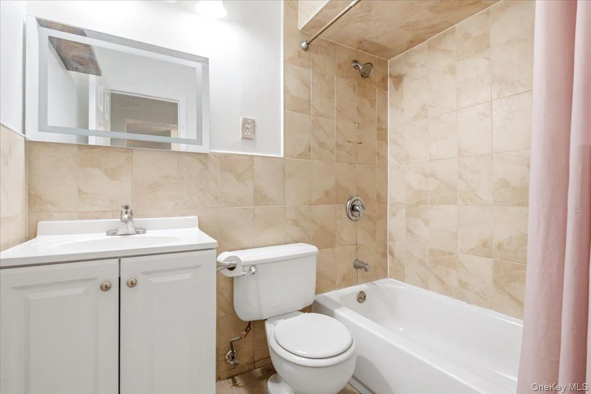 78-06 153rd Avenue, New York, NY, 1 Bedroom Bedrooms, 4 Rooms Rooms,1 BathroomBathrooms,Residential Lease,For Rent,153rd,0,1032721 78-06 153rd Avenue, New York, NY, 1 Bedroom Bedrooms, 4 Rooms Rooms,1 BathroomBathrooms,Residential Lease,For Rent,153rd,0,1032721