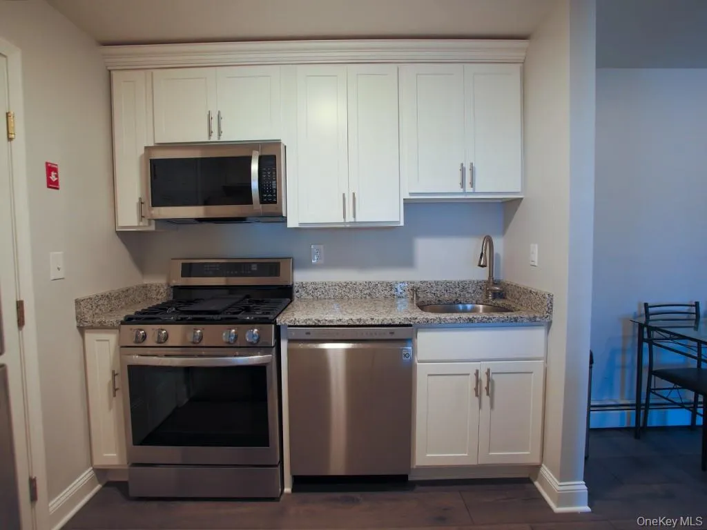 226 Concord Lane, Middletown, NY, 1 Bedroom Bedrooms, 3 Rooms Rooms,1 BathroomBathrooms,Residential Lease,For Rent,Concord,0,1032731 226 Concord Lane, Middletown, NY, 1 Bedroom Bedrooms, 3 Rooms Rooms,1 BathroomBathrooms,Residential Lease,For Rent,Concord,0,1032731