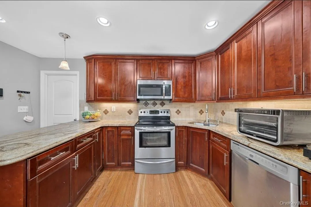 60 Lincoln Avenue, Babylon, NY, 3 Bedrooms Bedrooms, 8 Rooms Rooms,2 BathroomsBathrooms,Residential,For Rent,Lincoln,0,1032734 60 Lincoln Avenue, Babylon, NY, 3 Bedrooms Bedrooms, 8 Rooms Rooms,2 BathroomsBathrooms,Residential,For Rent,Lincoln,0,1032734