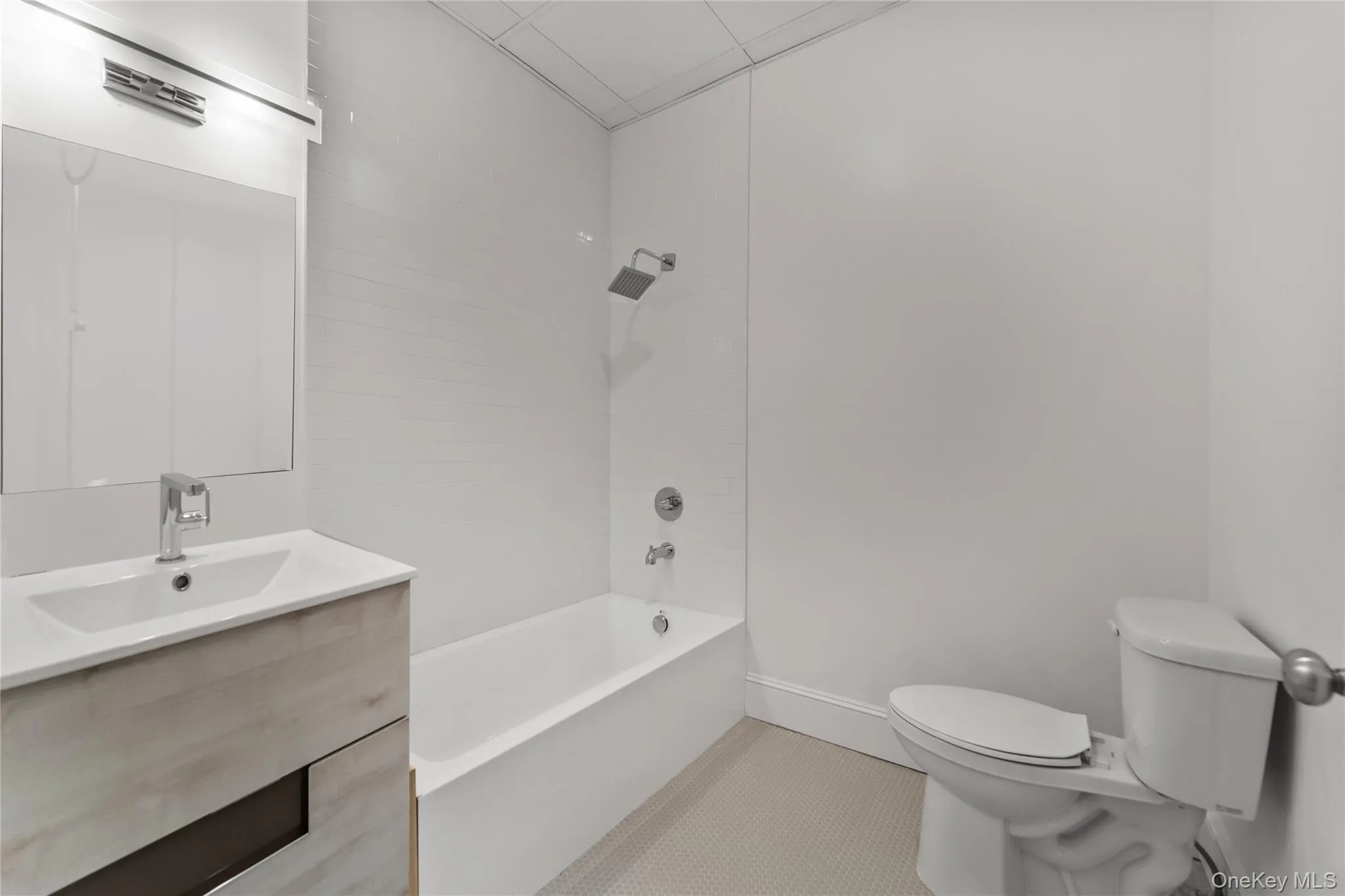 Full Bathroom with tub Full Bathroom with tub