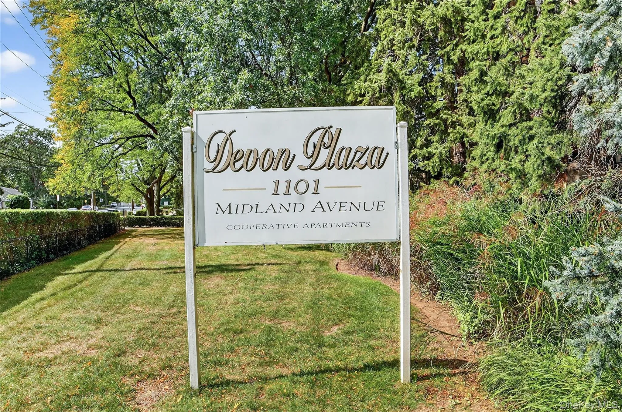 Community / neighborhood sign with a lawn Community / neighborhood sign with a lawn