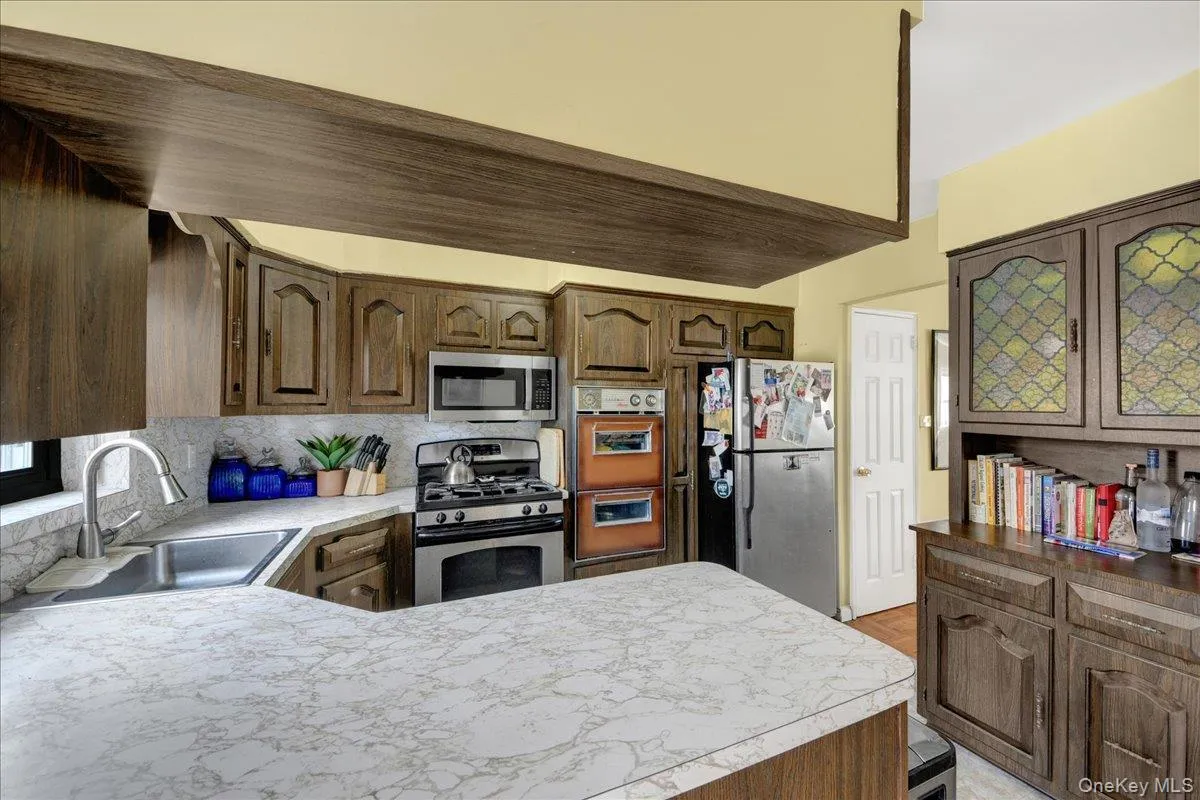 3015 Waterbury Avenue, New York, NY, 3 Bedrooms Bedrooms, 7 Rooms Rooms,1 BathroomBathrooms,Residential,For Rent,Waterbury,0,1032754 3015 Waterbury Avenue, New York, NY, 3 Bedrooms Bedrooms, 7 Rooms Rooms,1 BathroomBathrooms,Residential,For Rent,Waterbury,0,1032754